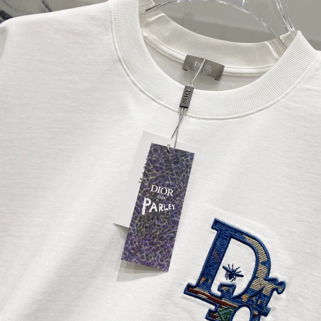 🅿️210 DIOR Dior 320g round neck short-sleeved T-shirt. Heavy craftsmanship of bees on the front and rear panels. Letter LOGO embroidery. Official synchronization. 1:1 original mold opening. Fashionable personality. Versatile trend. Pure original quality. Original washed fabric. Tag. Collar label. Washed wheat. Three labels complete. Color: Black. White. Size: S-XL