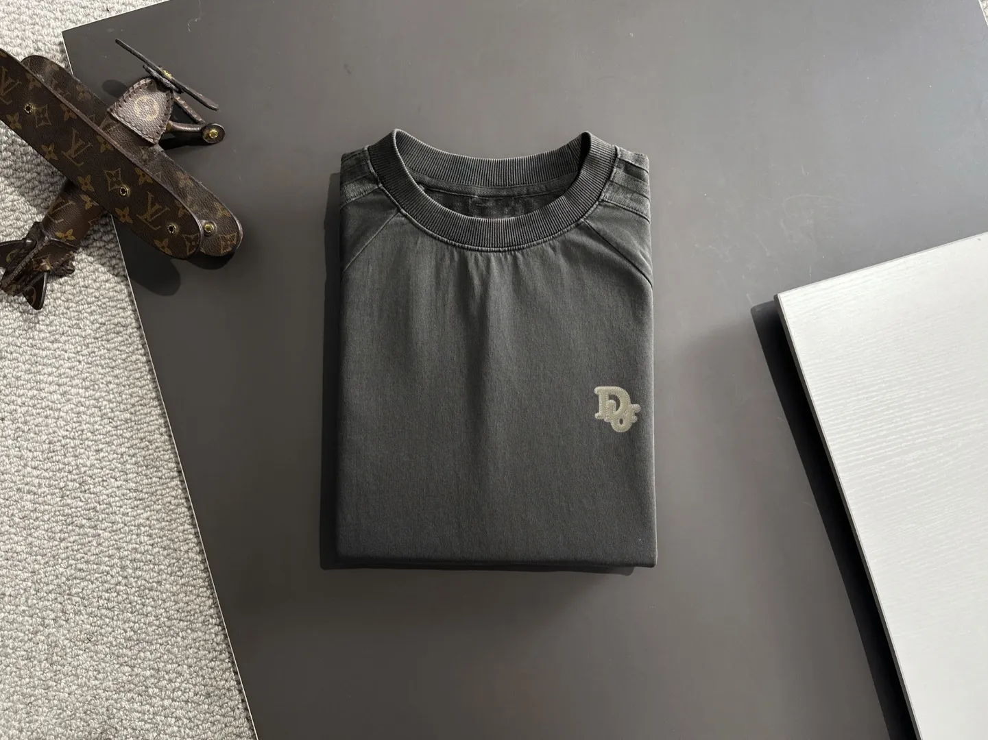 🅿️500 next day shipping DIOR/Dior high quality 2025 spring and summer new elastic band casual heavy industry washed suit, batik tripe sweat-absorbent and breathable, counter-customized fabric with high breathability and comfort, impeccable details, brand element design concept, reflecting high quality. It feels delicate and soft! It presents a casual cut and the upper body shape is great! Trading company channels are rare and available on the official website simultaneously! From a high-end men's positioning brand, high-end, low-key luxury taste, people can't refuse! Exquisite workmanship and impeccable quality! The overall style is simple, fashionable and timeless, fully meeting the requirements of stylish and tasteful dressing! Size: S-XXL