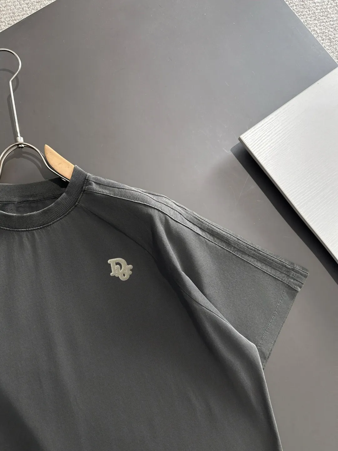 🅿️500 next day shipping DIOR/Dior high quality 2025 spring and summer new elastic band casual heavy industry washed suit, batik tripe sweat-absorbent and breathable, counter-customized fabric with high breathability and comfort, impeccable details, brand element design concept, reflecting high quality. It feels delicate and soft! It presents a casual cut and the upper body shape is great! Trading company channels are rare and available on the official website simultaneously! From a high-end men's positioning brand, high-end, low-key luxury taste, people can't refuse! Exquisite workmanship and impeccable quality! The overall style is simple, fashionable and timeless, fully meeting the requirements of stylish and tasteful dressing! Size: S-XXL