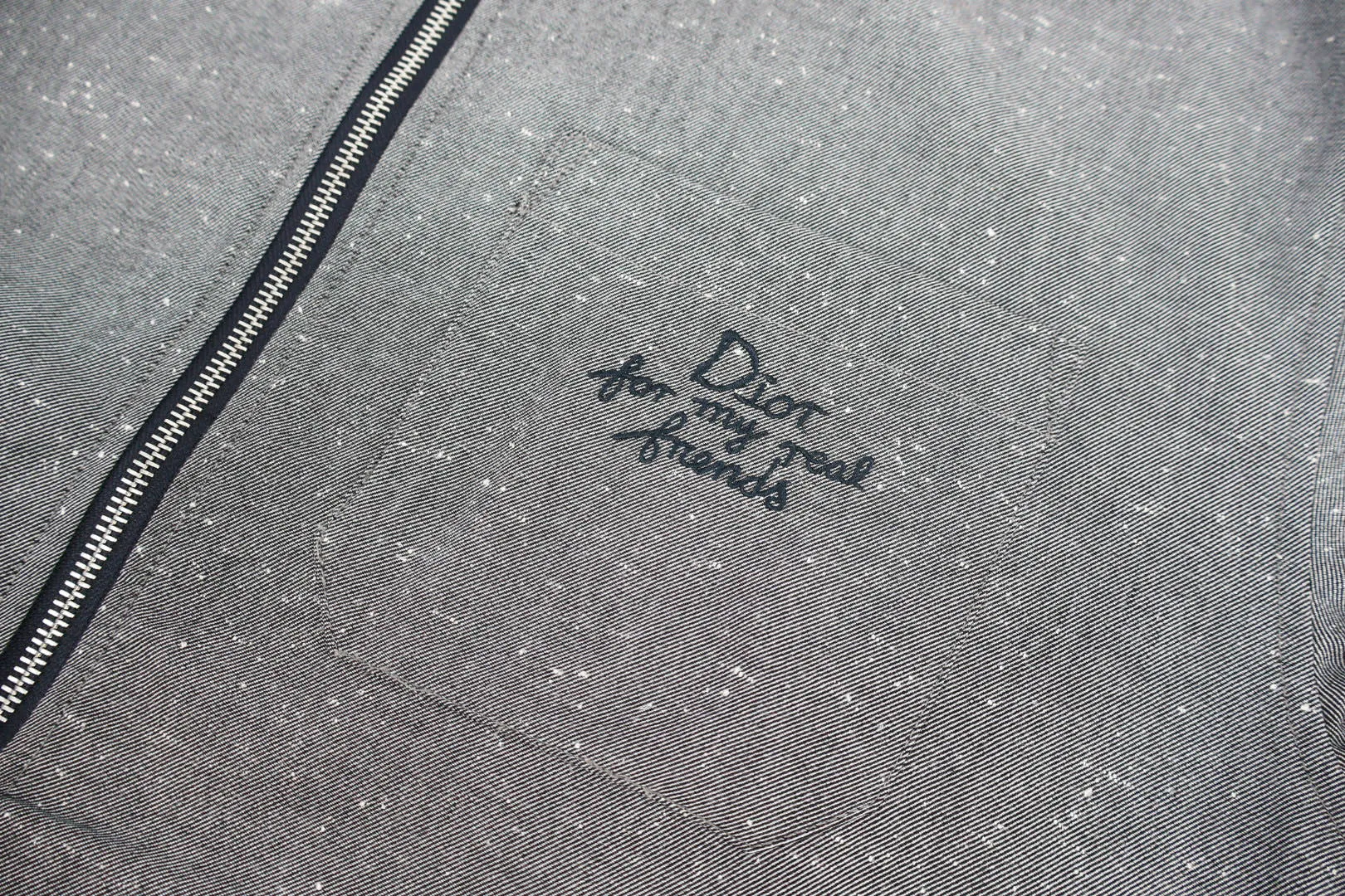 🅿️780 CD solid color wool jacket. The original version was purchased for 19,000 and developed. The fabric is made of twill wool blended mulberry silk fabric. The white dot fabric is not available in the market and is specially customized. The cycle is 30 days. The ready-made fabrics are enzyme washed and have manual car markings. Customized 1:1 zipper, customized 1:1 trademark, loose fit. Size:46-48-50-52
