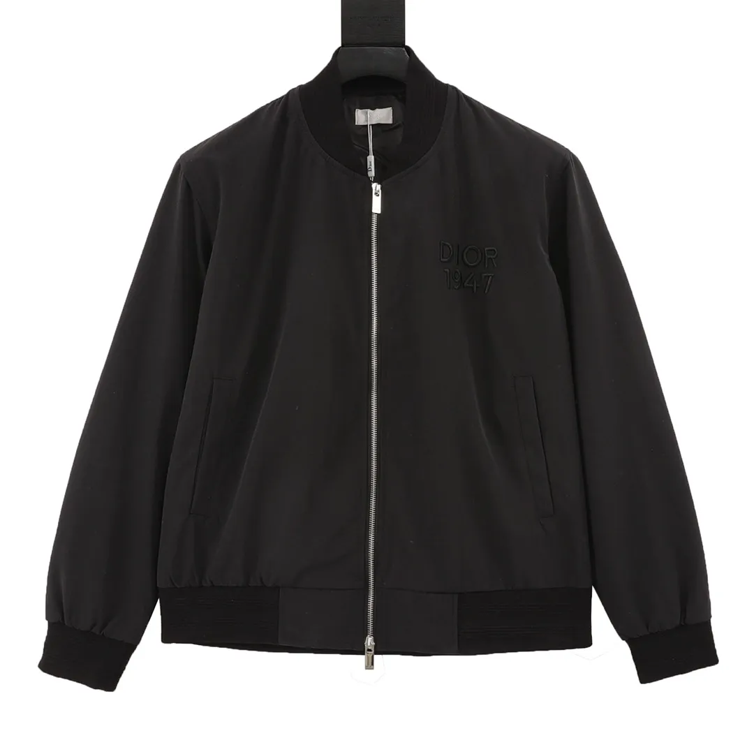 🅿️550 DIOR/Dior embroidered logo baseball jacket. The fashionable and western-style color scheme embodies a fashionable and casual temperament, rejuvenating youthful vitality! Made from customer-supplied fabrics, a real high-end product! It is not an ordinary deflationary quality. Different from "soft and soft" fabrics, the texture is delicate and soft, gentle and non-prickly. The density of imported custom fabrics is also very tight, neat and does not change shape, always maintaining the brand's classic and rigorous image! Customer-supplied metal snap design, cuffs The finely embroidered logo is more rigorous and meticulous, and the contrasting color logo creates a full-college charm, adding a lot of highlights to the fashion personality. It is both fashionable and casual, and is suitable for various daily wear. The upper body is full of style, and it is a must-have item for quality control! size：XS-L