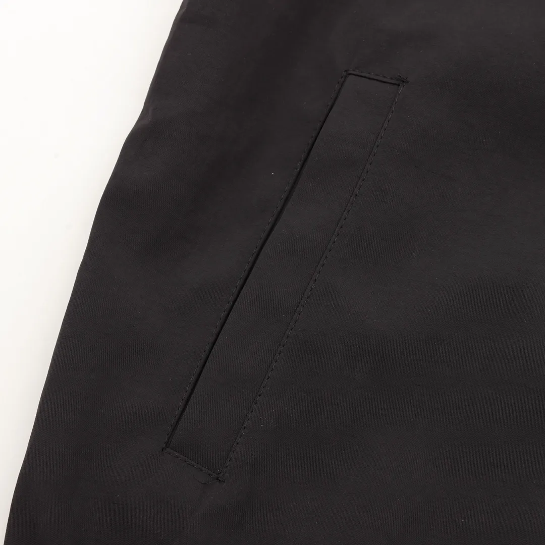🅿️550 DIOR/Dior embroidered logo baseball jacket. The fashionable and western-style color scheme embodies a fashionable and casual temperament, rejuvenating youthful vitality! Made from customer-supplied fabrics, a real high-end product! It is not an ordinary deflationary quality. Different from "soft and soft" fabrics, the texture is delicate and soft, gentle and non-prickly. The density of imported custom fabrics is also very tight, neat and does not change shape, always maintaining the brand's classic and rigorous image! Customer-supplied metal snap design, cuffs The finely embroidered logo is more rigorous and meticulous, and the contrasting color logo creates a full-college charm, adding a lot of highlights to the fashion personality. It is both fashionable and casual, and is suitable for various daily wear. The upper body is full of style, and it is a must-have item for quality control! size：XS-L