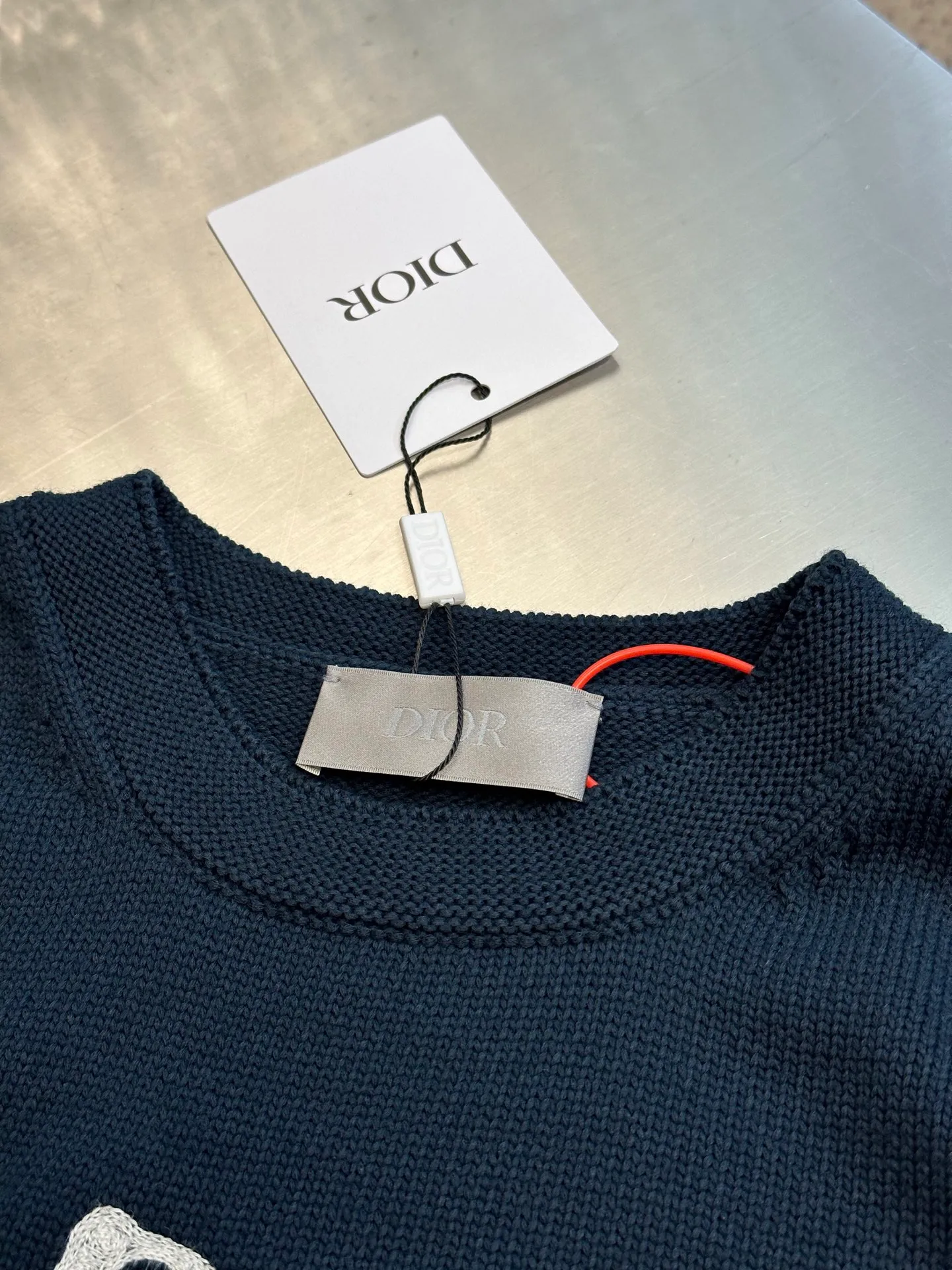 🅿️480 Dior embroidered knitted long-sleeved sweater. Made of custom-made premium cotton, nylon and wool blended knitted fabrics. The neat "Dior For My Real Friends" statement on the chest is presented with terry embroidery, forming a subtle layer of texture, making the words a flowing brand emblem.  It adopts towel embroidery technology, a traditional hand-made embroidery technology, which uses needle method to embroider. It is completed by changing the hooking action of a special machine head, and the coils are interlocked one by one, thus bringing a towel-like texture and effect.  Curved thread structure, by changing the stitching method and the arrangement of yarns during the knitting process, makes the yarns present a curved distribution in the fabric.  size：s m l xl