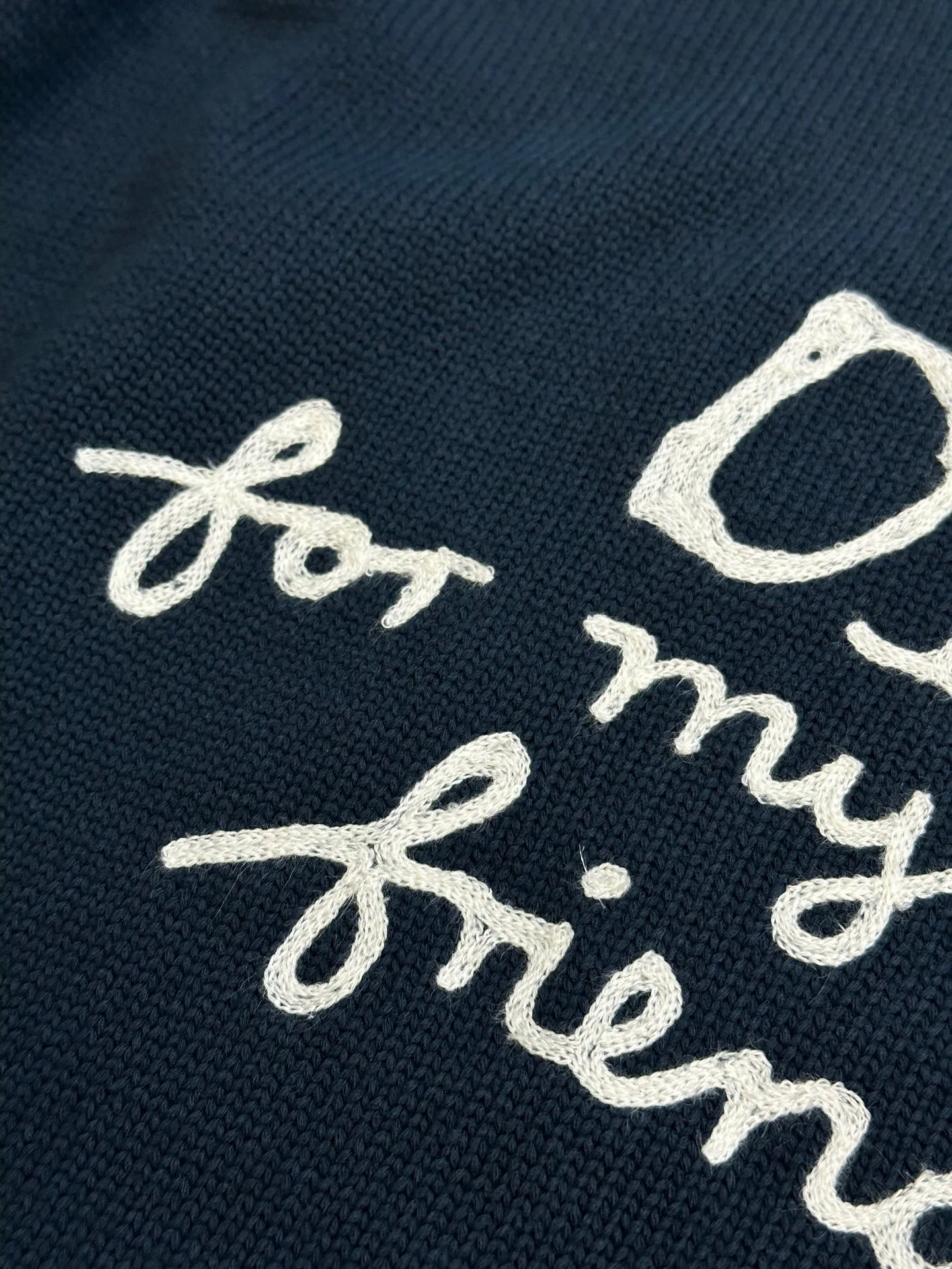 🅿️480 Dior embroidered knitted long-sleeved sweater. Made of custom-made premium cotton, nylon and wool blended knitted fabrics. The neat "Dior For My Real Friends" statement on the chest is presented with terry embroidery, forming a subtle layer of texture, making the words a flowing brand emblem.  It adopts towel embroidery technology, a traditional hand-made embroidery technology, which uses needle method to embroider. It is completed by changing the hooking action of a special machine head, and the coils are interlocked one by one, thus bringing a towel-like texture and effect.  Curved thread structure, by changing the stitching method and the arrangement of yarns during the knitting process, makes the yarns present a curved distribution in the fabric.  size：s m l xl