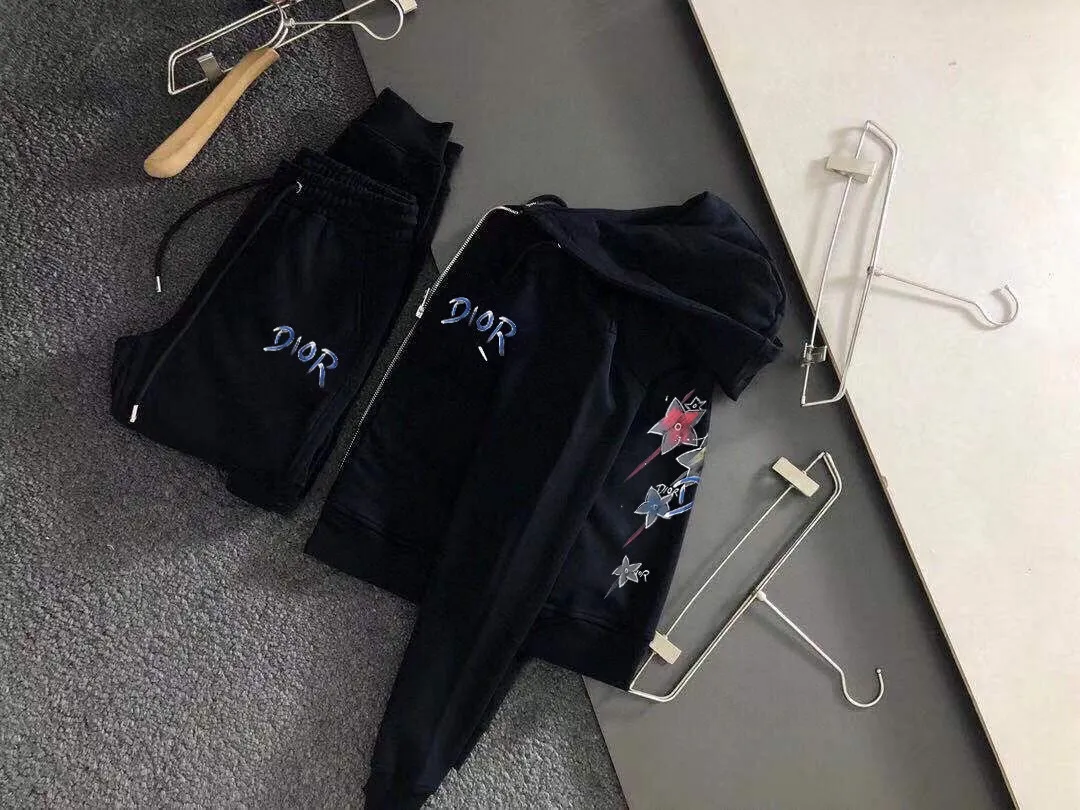 🅿️420 [DIOR Dior] (Fat Man Gospel) hot-selling suit is coming. Focus on the original version of the official website. 2025 new hot-selling cardigan sweater suit. The original order is the best product. 🇭🇰The meticulous work of top designers is dedicated to a fitting and perfect upper body effect. All-natural high-quality Roman cotton 100%, close-fitting comfort, noble and elegant! Original hardware embodies elegance and nobility! Counter size: M-5XL (maximum wear up to 220 pounds)