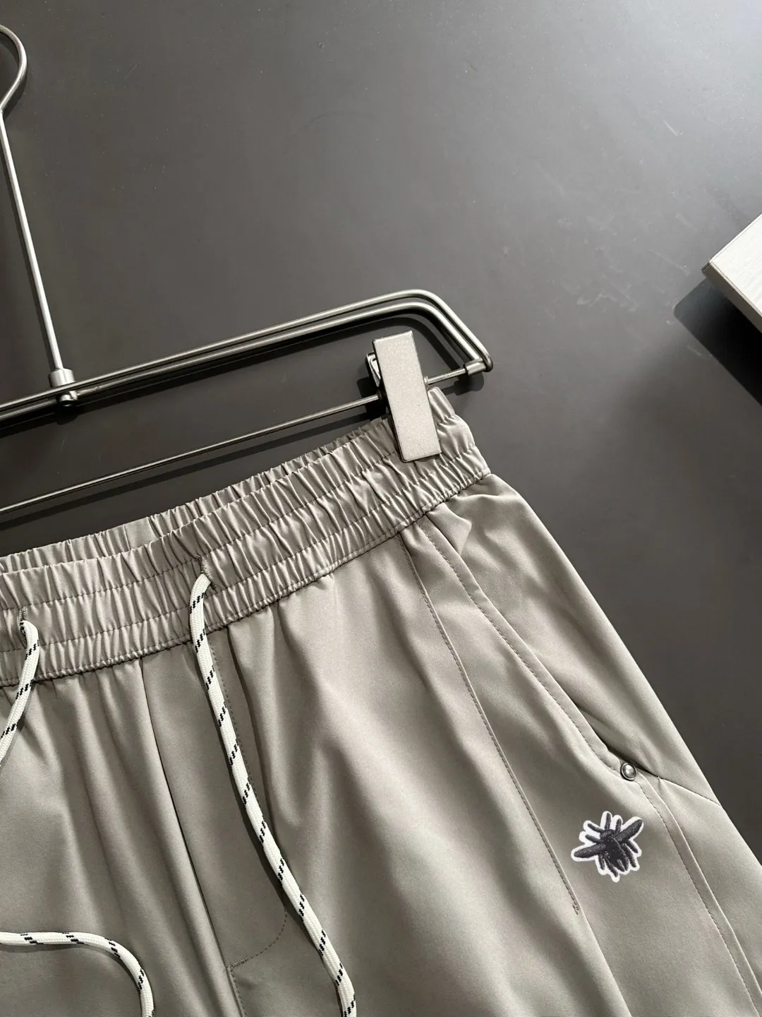 🅿️390 next day shipping DIOR 2025 spring and summer new elastic band casual pants, thin counter custom fabrics, high breathability and comfort, impeccable details, brand element design concept, reflecting high quality. It feels delicate and soft! It presents a casual cut and the upper body shape is great! Size: M-4XL