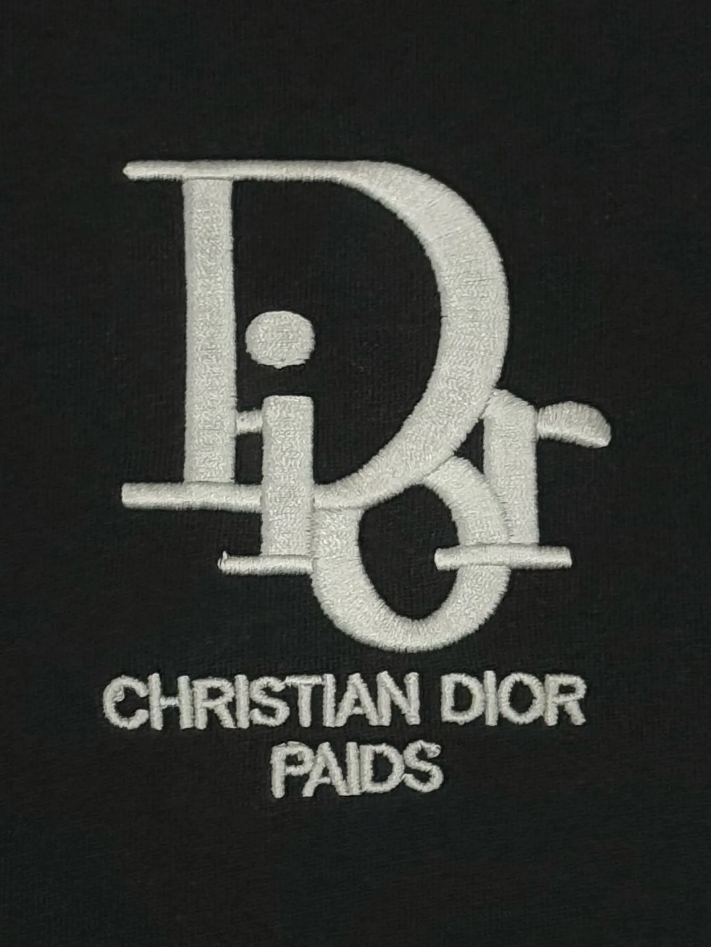 🅿️190 [High Quality] Dior letter embroidery🪡Back panel jacquard patchwork logo embroidery is exquisitely upgraded, inspired by the original retro fabrics of the 1980s. Official version. Customized short-sleeved T-shirt 280g same vat dyed fabric. Very comfortable to touch. Synchronized with brick cabinets in spring and summer. Fashionable and individual. Super versatile and good-looking. Very suitable for both men and women. Must-have style. Tag. Collar label. Washed wheat. Complete with three labels. Color: white black. Size: S to xL
