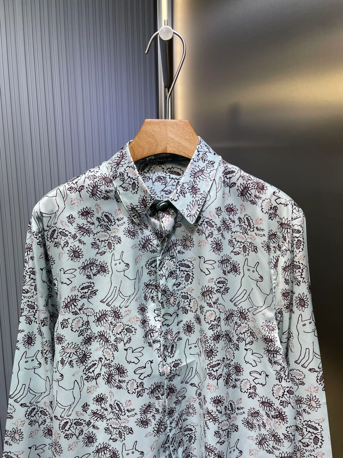 🅿️480 dior Dior 2025ss new spring and summer mulberry silk twill long-sleeved shirt original custom fabric restored. The fabric is smooth and supple, casual and casual on the upper body. Lazy and not picky. Loose fit. Same size for men and women: s m l xl