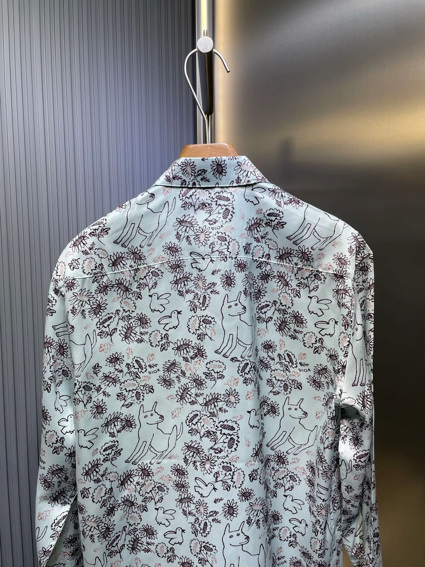 🅿️480 dior Dior 2025ss new spring and summer mulberry silk twill long-sleeved shirt original custom fabric restored. The fabric is smooth and supple, casual and casual on the upper body. Lazy and not picky. Loose fit. Same size for men and women: s m l xl