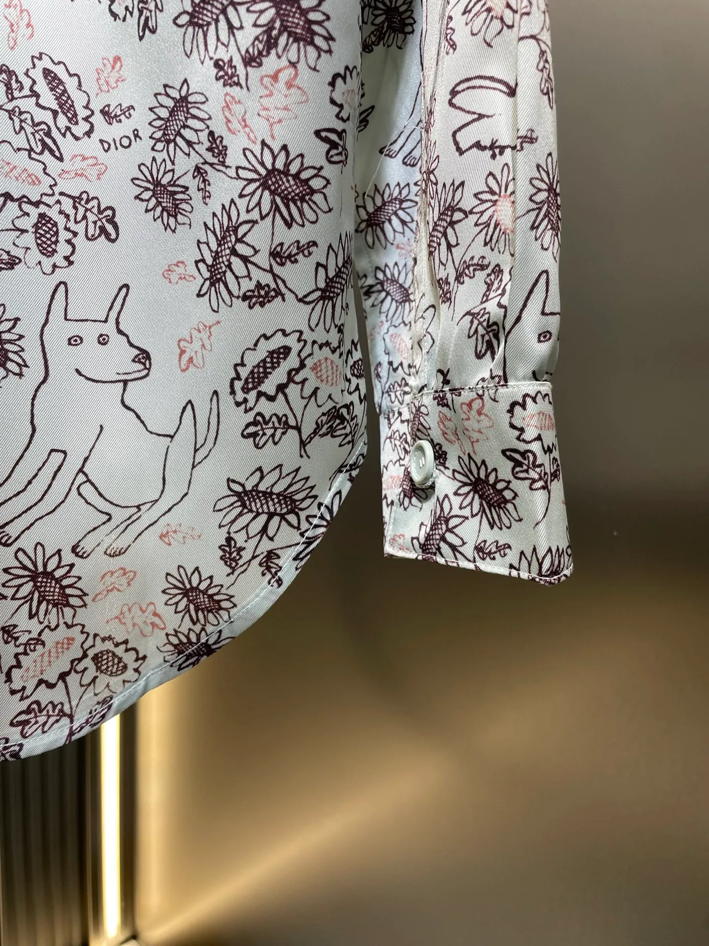 🅿️480 dior Dior 2025ss new spring and summer mulberry silk twill long-sleeved shirt original custom fabric restored. The fabric is smooth and supple, casual and casual on the upper body. Lazy and not picky. Loose fit. Same size for men and women: s m l xl