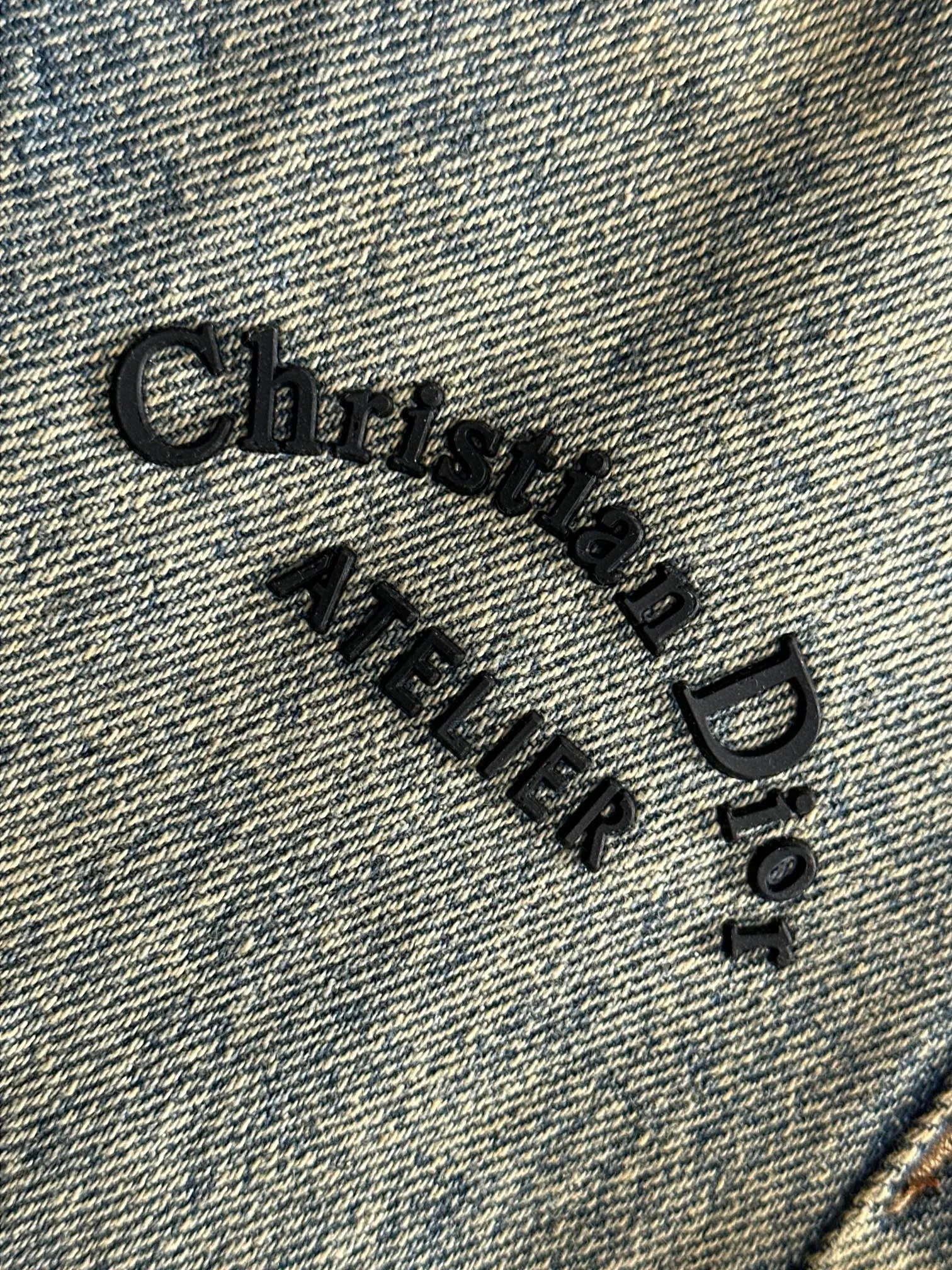 🅿️400 Dior 2025 Four Seasons Loose Jeans Straight Trousers, the trend in the trend! Many fashion bloggers control the upper body. The water is woven from imported Japanese Denim plain cotton denim fabric. It has three standards, is soft, delicate, comfortable and breathable. The color has a modern and fashionable vicissitudes. The upper body is versatile and fashionable! Light luxury, a must-have item for daily commuting! Size: S-3XL (please state your height and weight when placing an order)