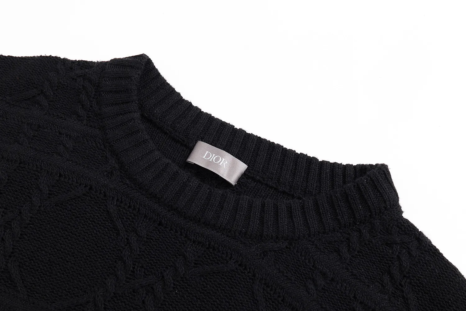 🅿️450 [Exclusive supply] CD cannage pattern cashmere crew neck sweater (black) Original purchase and development of 26,000, the fabric is made of 16-count cashmere blend, imported German (Stohl) 5 knitting machine, wool jacquard, wool fermentation wash, customized 1:1 trademark, hand washing is recommended (this product is woven from wool and is not easy to machine wash) Size: S-M-L-XL