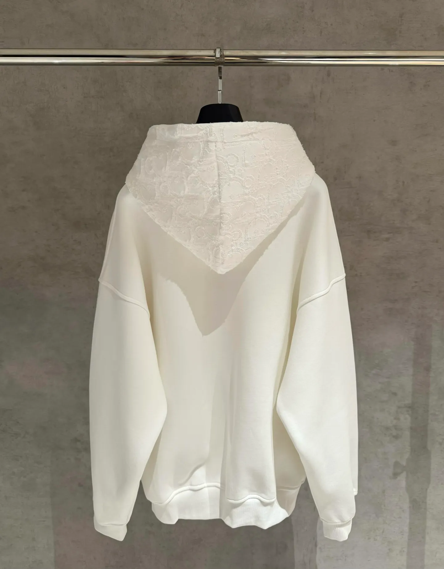 🅿️390 [Strict quality control] Dio* Dior's new long-sleeved hooded sweatshirt. The fabric is made of heavy 480g double yarn fabric. The whole garment is washed. The front and rear panels are laser-burned. The ready-to-wear wash is loose. The fabric is stiff and stylish. It does not deform or shrink. Color: black, white, floral gray. Size: M-2xl