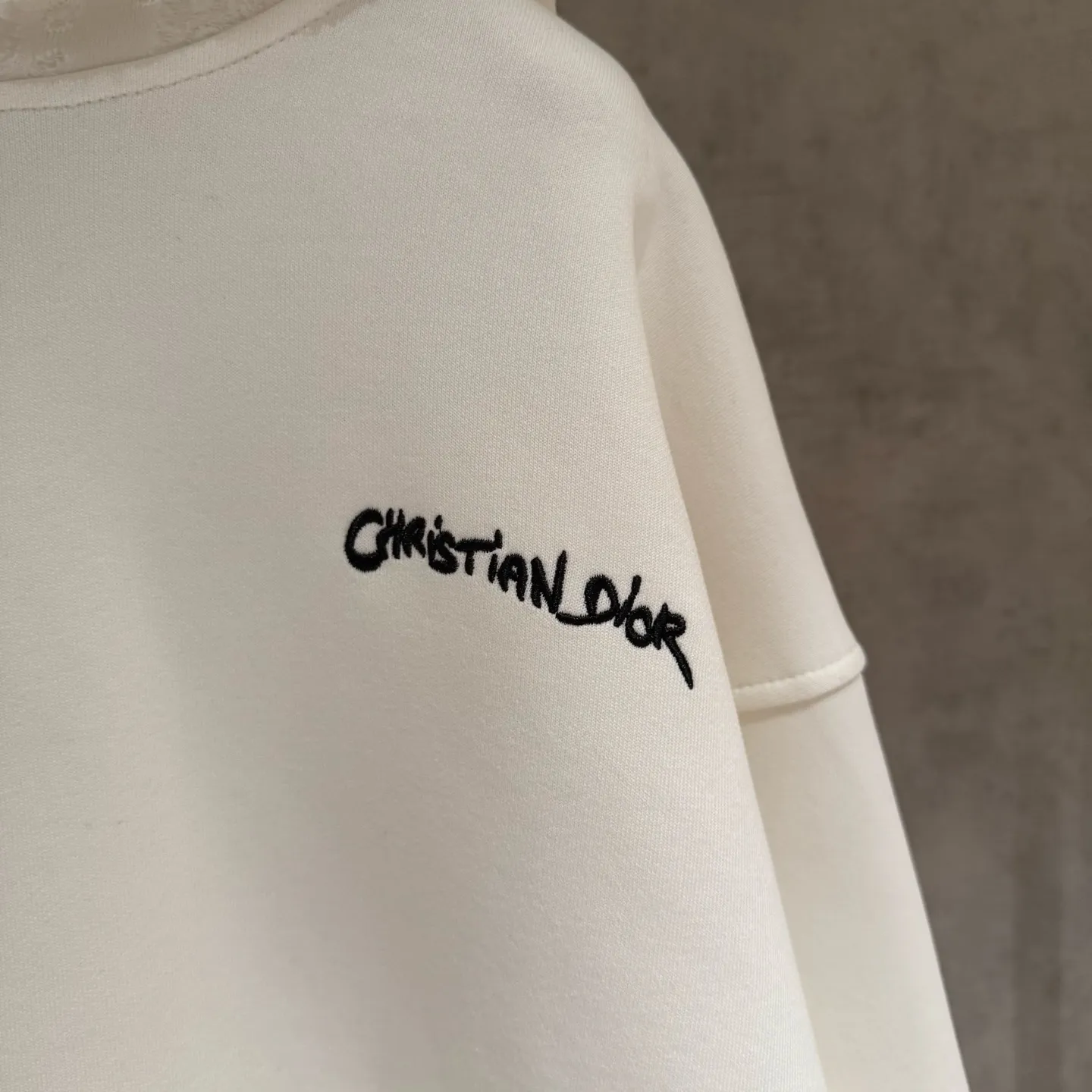 🅿️390 [Strict quality control] Dio* Dior's new long-sleeved hooded sweatshirt. The fabric is made of heavy 480g double yarn fabric. The whole garment is washed. The front and rear panels are laser-burned. The ready-to-wear wash is loose. The fabric is stiff and stylish. It does not deform or shrink. Color: black, white, floral gray. Size: M-2xl