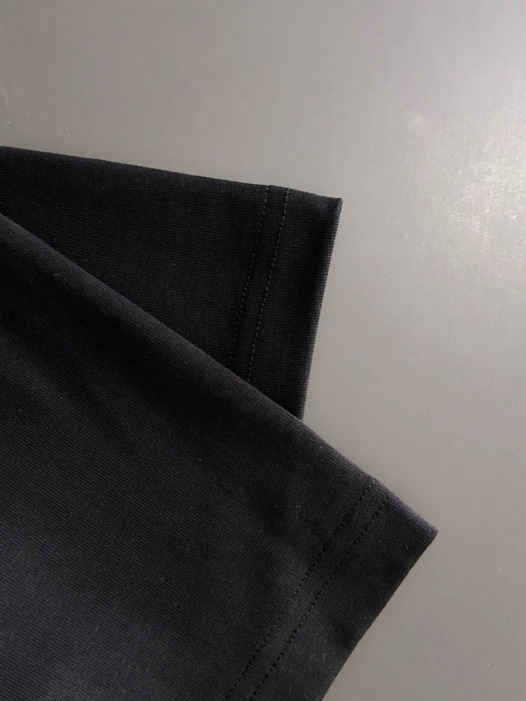 🅿️270 Shipped next day Dior 2025 summer new style (top quality, differentiated currency) The launch of short-sleeved special fabrics Summer catwalk style Exclusive style for men and women Made of imported custom dyed fabric Back neck chain bottom full shoulder bag No deformation or shrinkage when exposed to water SIZE: M to 3XL