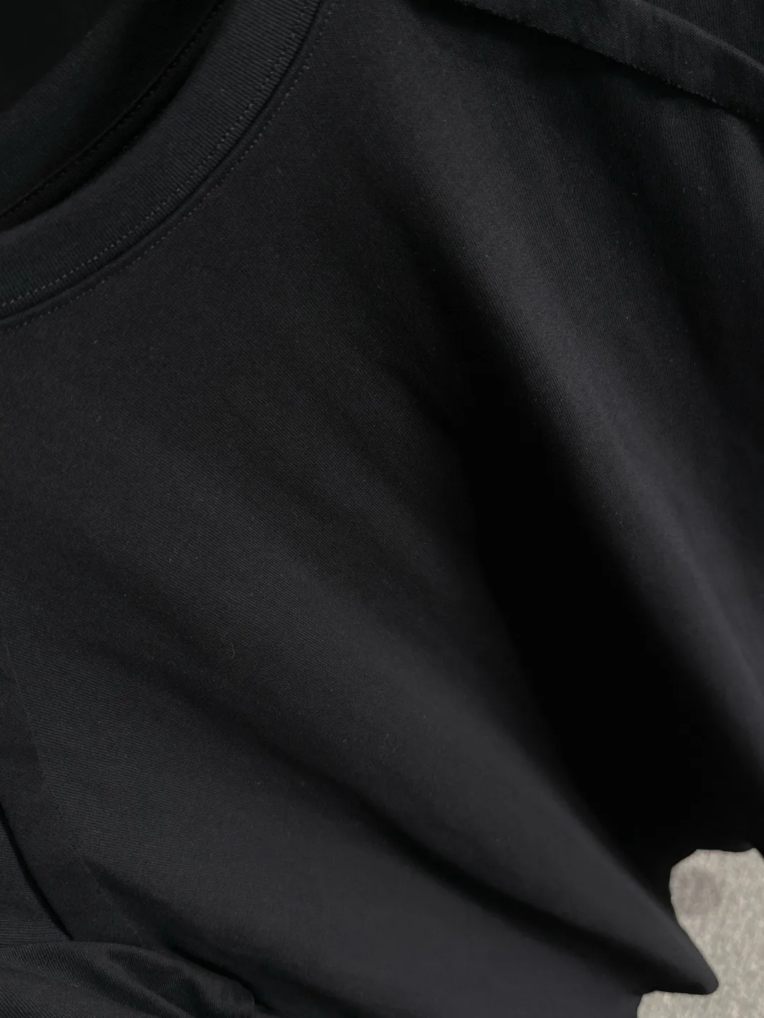 🅿️270 Shipped next day Dior 2025 summer new style (top quality, differentiated currency) The launch of short-sleeved special fabrics Summer catwalk style Exclusive style for men and women Made of imported custom dyed fabric Back neck chain bottom full shoulder bag No deformation or shrinkage when exposed to water SIZE: M to 3XL