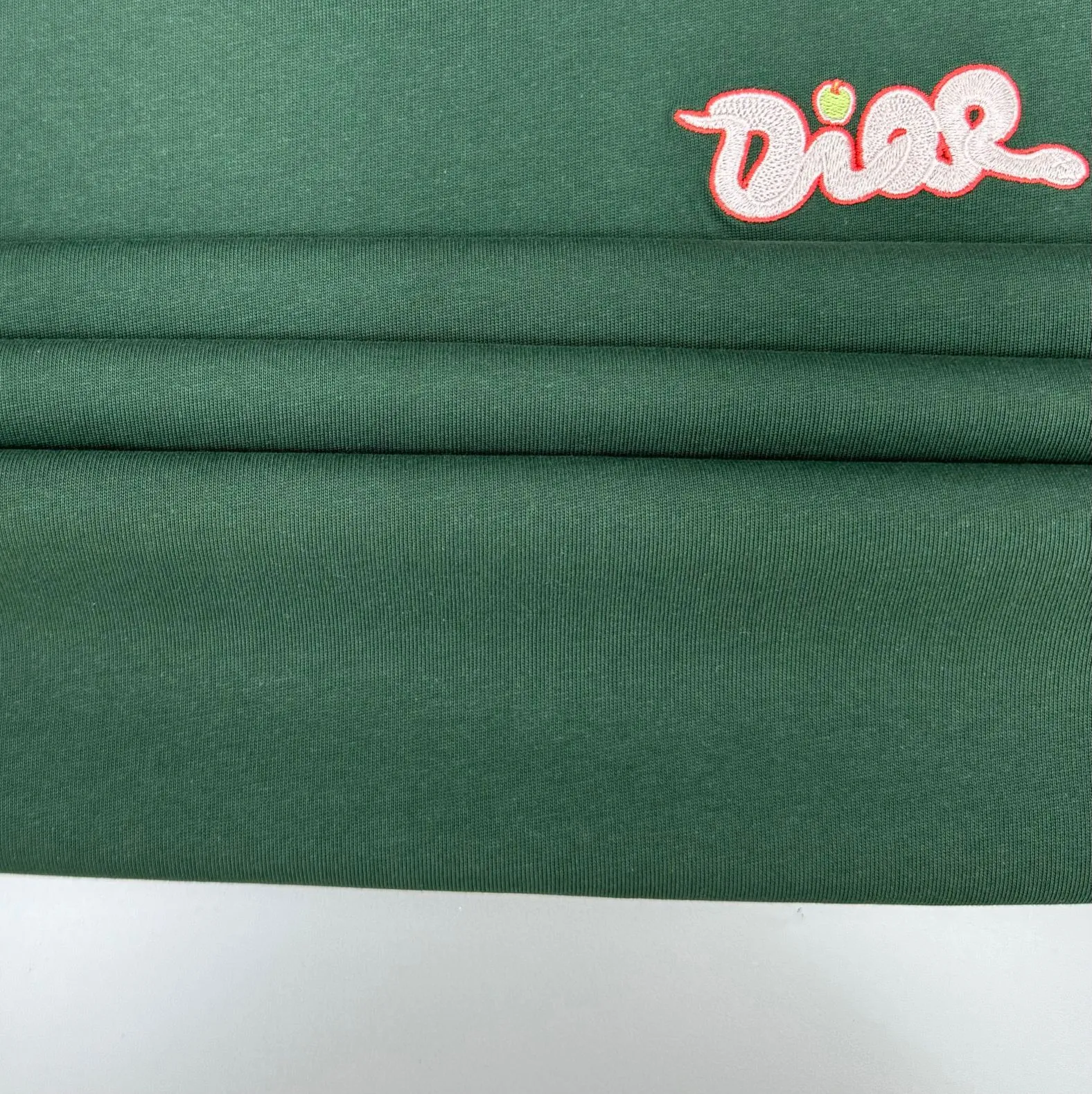 🅿️220 (top version, different currency) will not be taken off the shelves all year round, sell with confidence Style: Dior/DIO.R short-sleeved T-shirt Fabric: 300g heavy double yarn 100% cotton Rib: 320g heavy Sorona 1*1 trendy brand Craftsmanship: imported machine embroidered logo Color: white Imperial green Size: XS S M L No gender distinction, same style for men and women