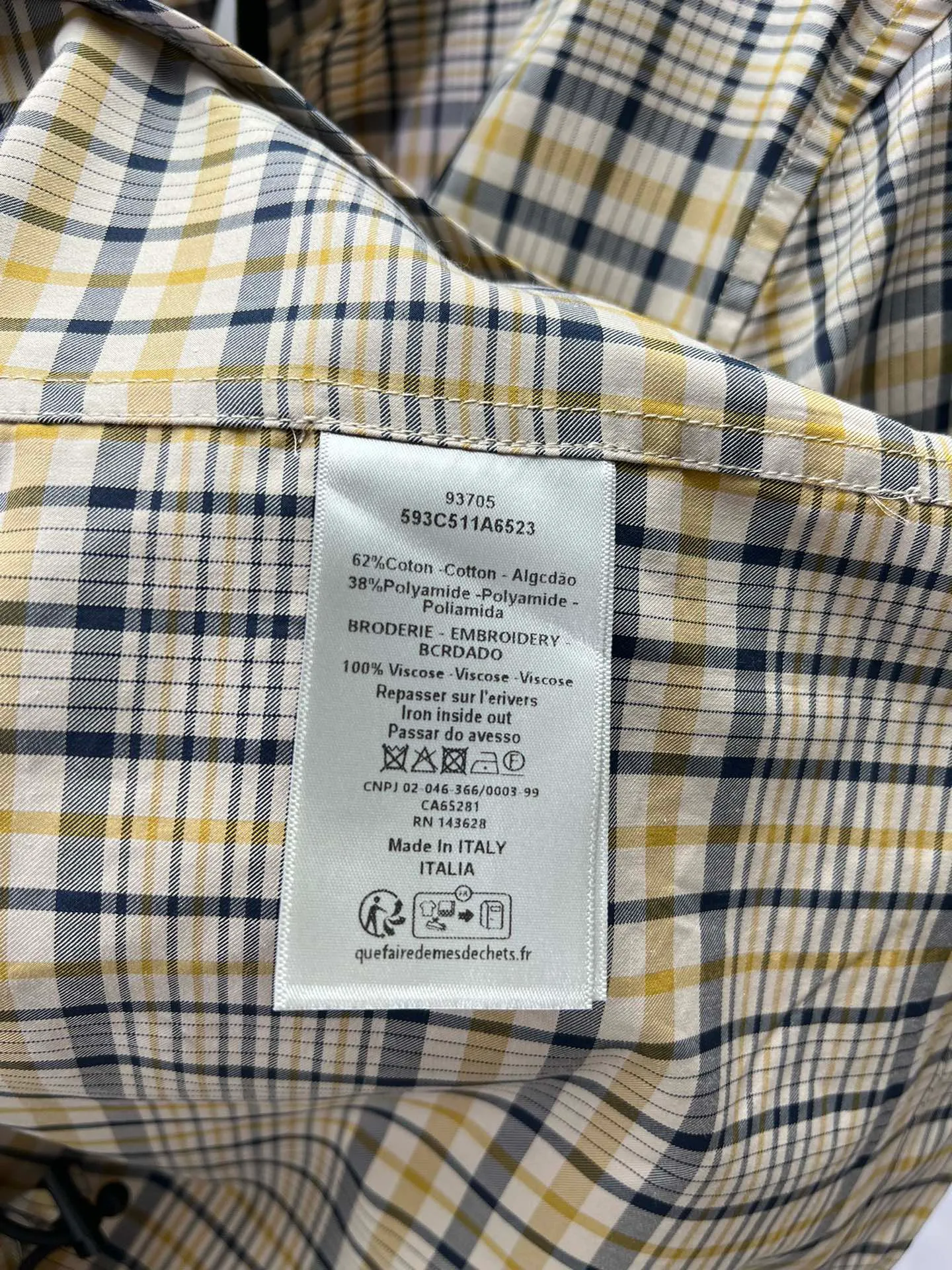 🅿️560 Dior 25ss new zipper shirt reinterprets the classic design to create a fashionable look. Crafted from beige cotton-blend with a beige and navy plaid pattern. Featuring CD Diamond logo on the chest, zip pockets, drawstring hem and cuffs. Easily style it with jeans for a sophisticated look, or style it with the matching shorts for a classic look. Number of yards: 46.48.50.52.