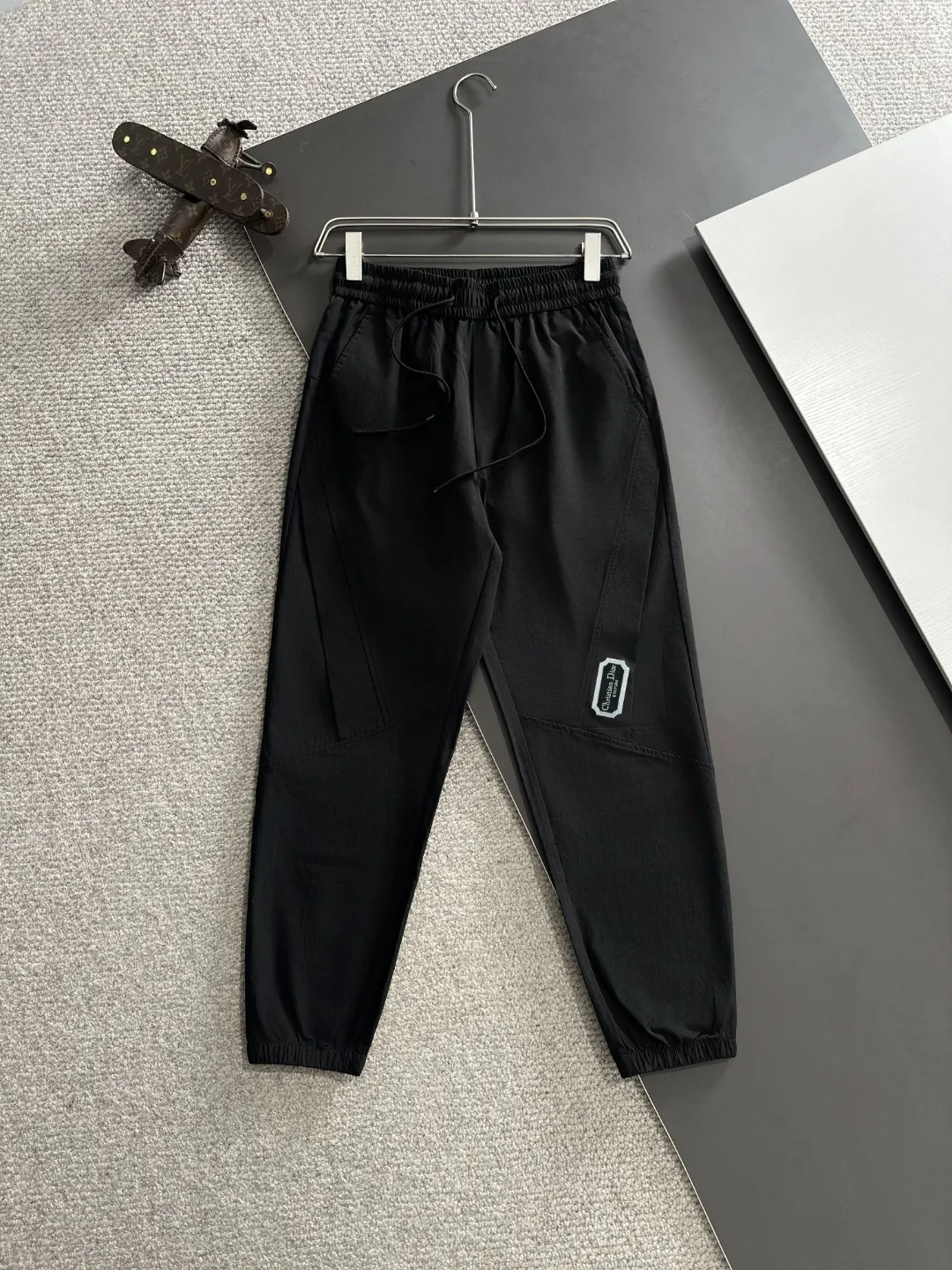 🅿️400 next day shipping DIOR 2025 spring and summer new elastic band casual pants, thin counter custom fabrics, high breathability and comfort, impeccable details, brand element design concept, reflecting high quality. It feels delicate and soft! It presents a casual cut and the upper body shape is great! Size: M-4XL