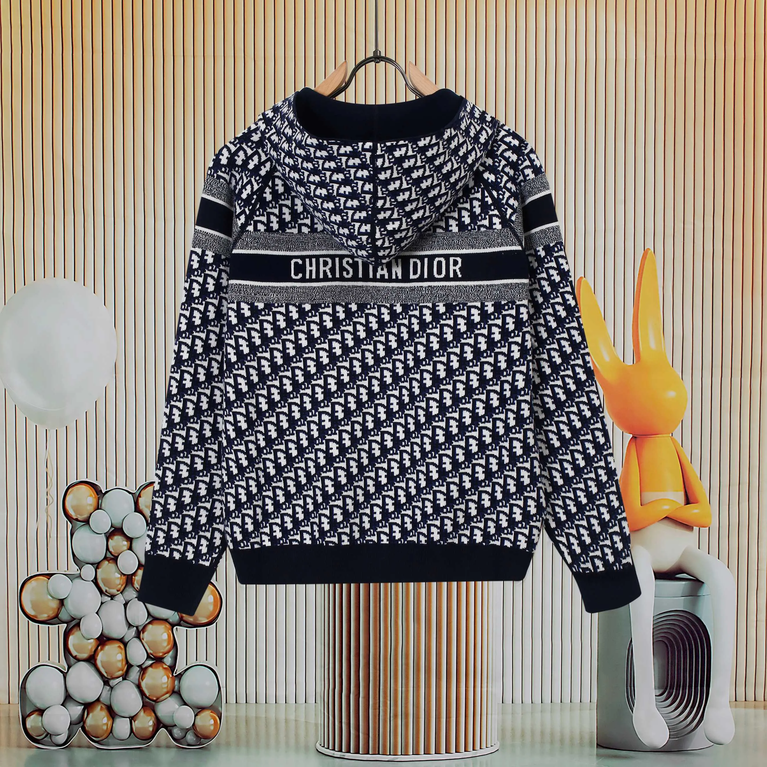 🅿️500 (top version) Dior’s popular double-sided presbyopic all-over logo printed couple’s zipper hooded knitted sweater jacket Classic presbyopic double-sided wool cashmere hooded cardigan Top-grade imported cashmere fabric Made with imported knitting machines Skin-friendly and non-stitching No pilling Very soft to the touch Super comfortable Fashionable and individual Super versatile and good-looking hooded knitted sweater Suitable for both men and women A must-have item Can be compared with market quality Packaging Tag Collar label: washed wheat, three labels complete Color: blue, gray Size: S M L XL Model: D8968