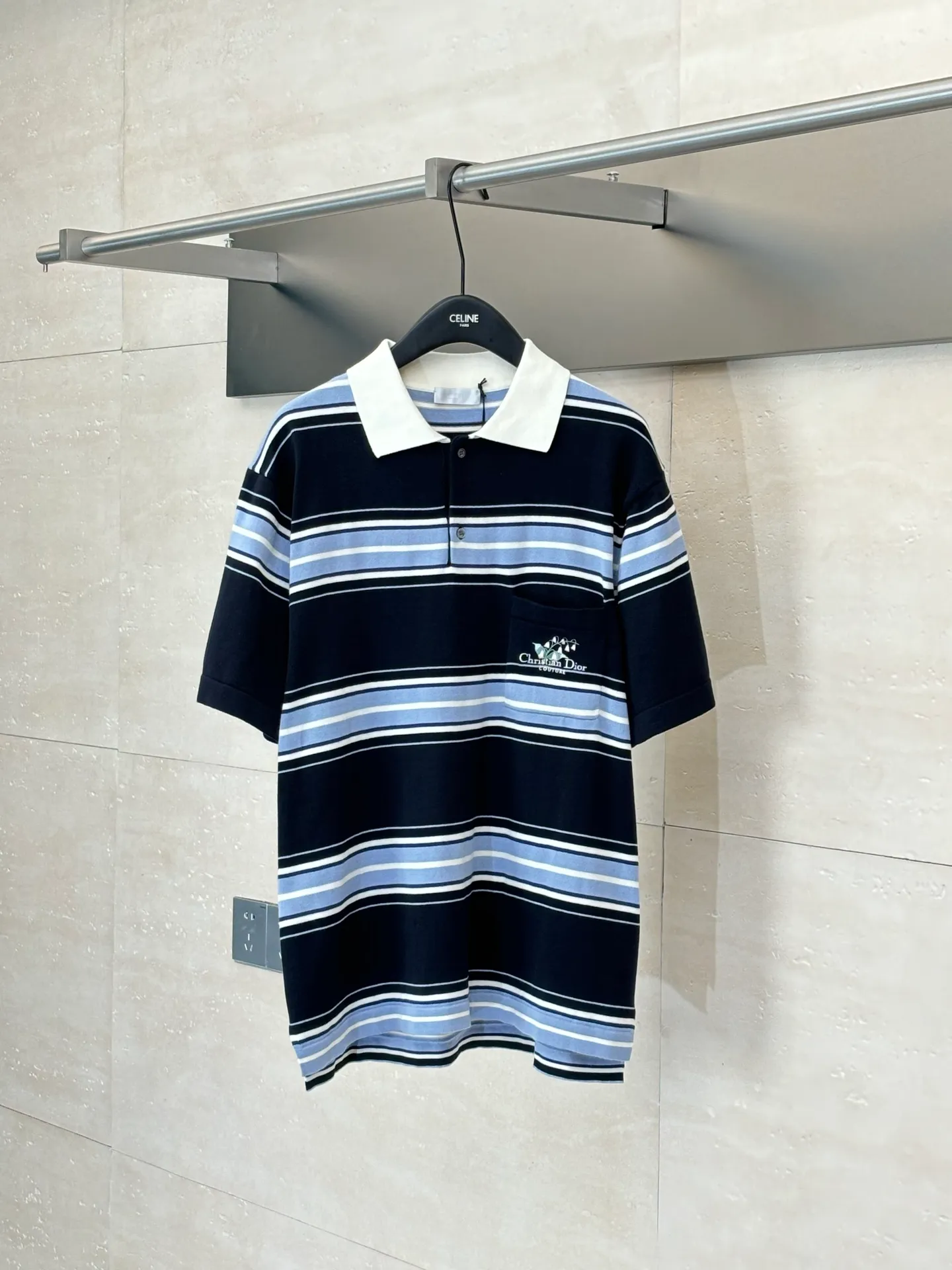 🅿️550 Dio*/Dior embroidered lily-of-the-valley lapel striped knitted short-sleeved YB purchase and printing, made of customized imported wool knitted material, the fabric is soft and comfortable, skin-friendly and breathable. The chest pocket is decorated with exquisite lily-of-the-valley flower embroidery, brand logo and slogan, and cuff stripe design. It can be matched with many types of clothing to create a fashionable look. Customized accessories, complete with three labels, same style for men and women!  Size：S/M/L/XL