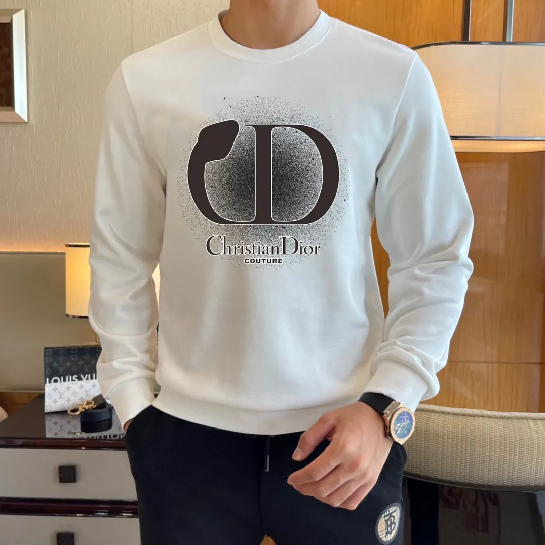 🅿️220 brand [DIOR Dior] (good news for fat people) 2025ss autumn latest long-sleeved round-neck sweatshirt, on sale simultaneously on the official website. Refreshing and breathable. Made of top Tencel Roman. Comfortable and soft. 3D three-dimensional clarity. Super fashion sense. Great for gifting and keeping for yourself. Size: M-5XL (can wear up to 220 pounds)