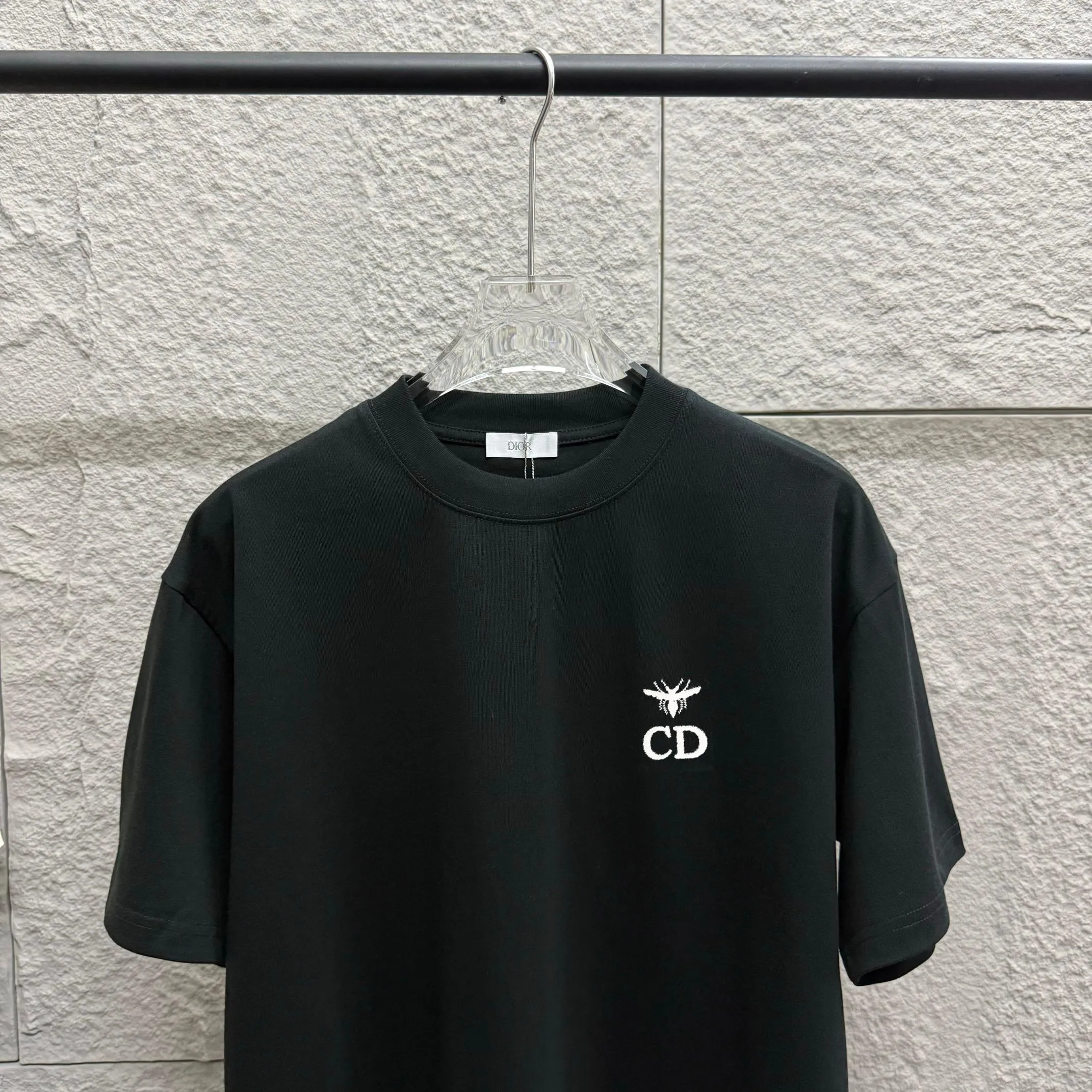 🅿️180 Dio*Dior* 2025 spring and summer style Classic CD little bee embroidery personalized logo Customized double yarn plain cotton fabric Short-sleeved T-shirt Unisex Size: S (90-130 catties) M (120-150 catties) L (140-165 catties) XL (160-180 catties) XXL (180-210 catties) Color: black white