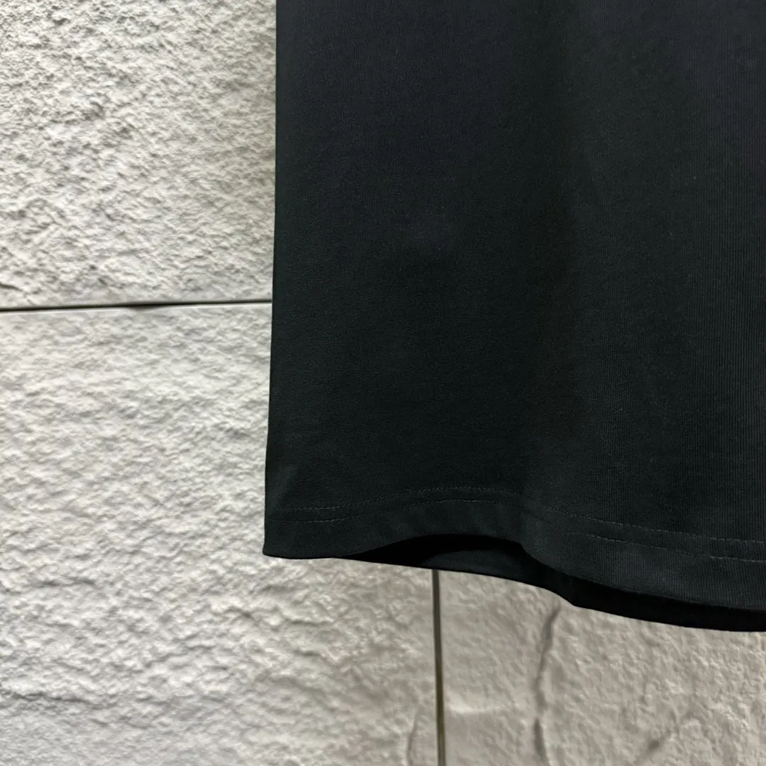 🅿️180 Dio*Dior* 2025 spring and summer style Classic CD little bee embroidery personalized logo Customized double yarn plain cotton fabric Short-sleeved T-shirt Unisex Size: S (90-130 catties) M (120-150 catties) L (140-165 catties) XL (160-180 catties) XXL (180-210 catties) Color: black white