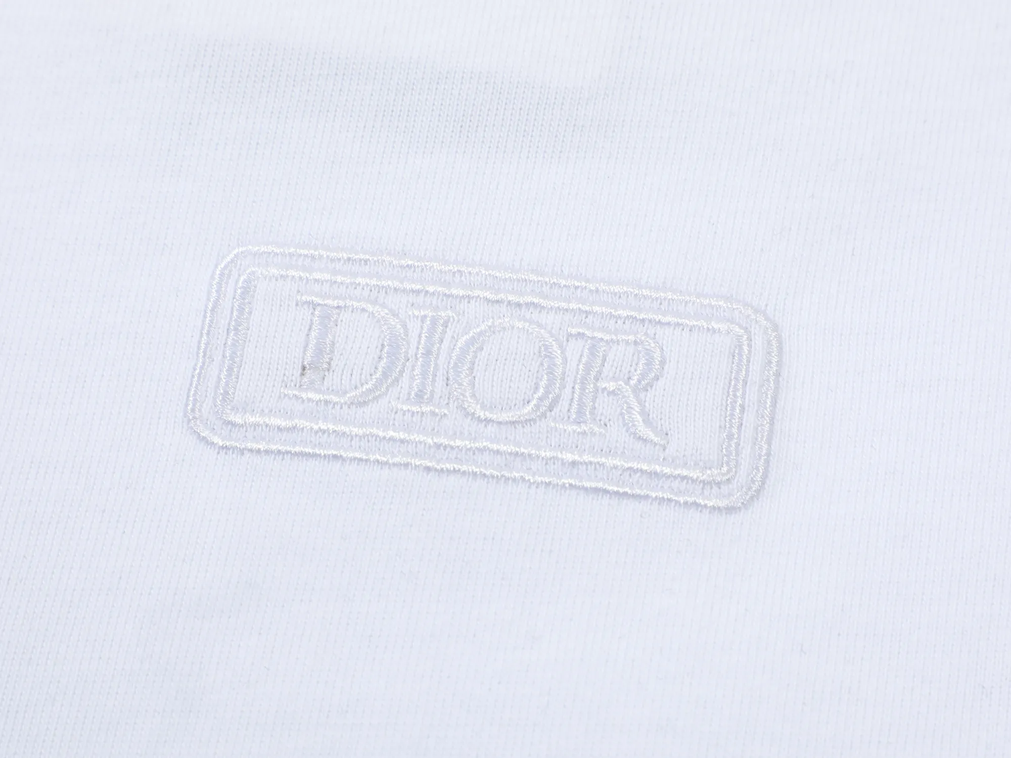 🅿️160 DIOR Dior new embroidered LOGO letters‼ ️Short-sleeved T-shirt® *Customized 280g cotton fabric, the fabric is soft, skin-friendly and comfortable *Laminated letter logo on the front *A very simple and elegant one that is unparalleled in terms of upper body comfort, interpreting your luxury and taste, and creating your fashionable charm. ⚠️Washing method: It is recommended to dry clean or wrap the reverse side in a laundry bag and machine wash it quickly in cold water and let it dry naturally! ⚠️ Unisex style 𝐂𝐎𝐋𝐎𝐔𝐑: White Black 𝐒𝐈𝐙𝐄: S-XL