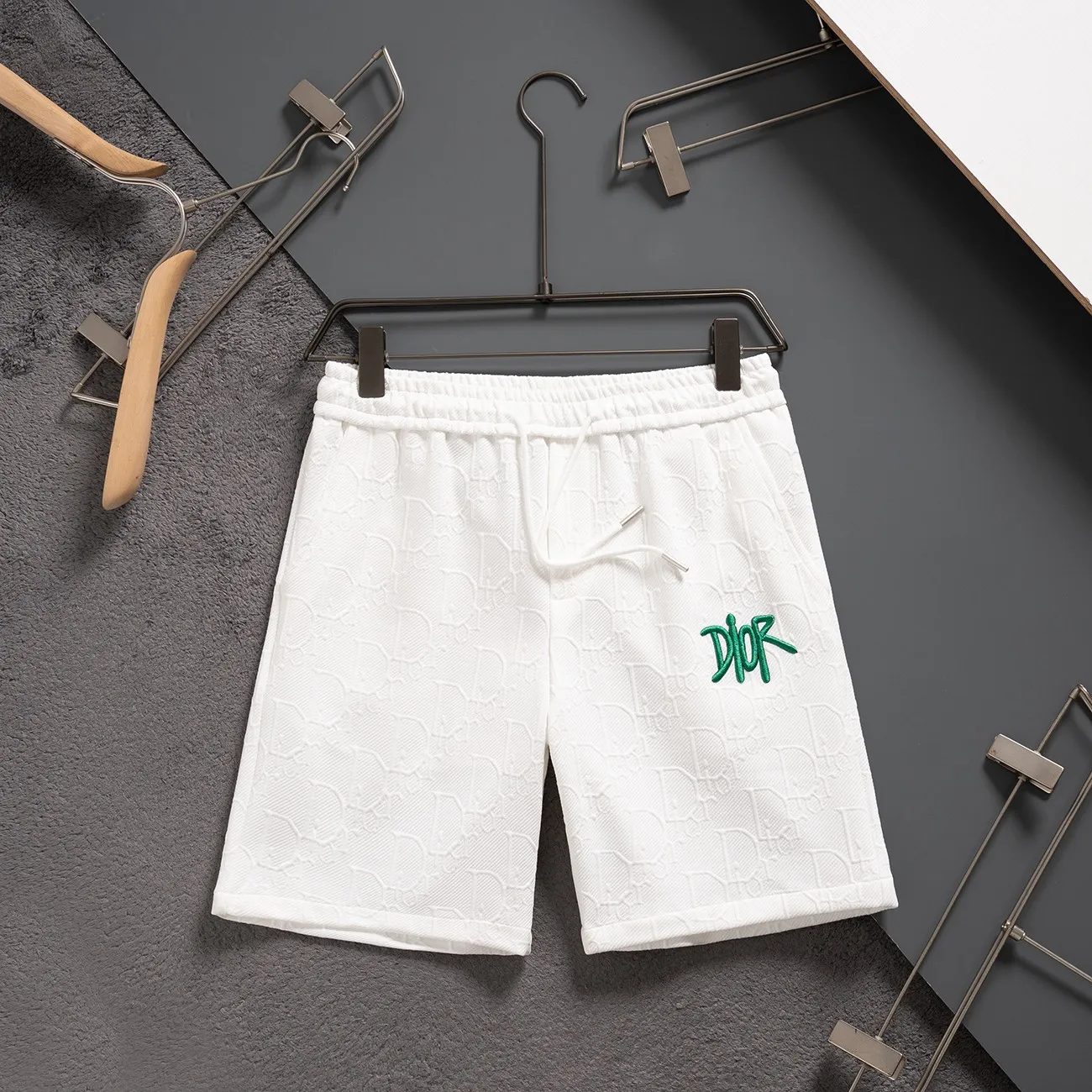 🅿️140 #Z0011 [Restock all year round] Dior Dior knitted embroidered shorts are ultra-high-end quality embroidered, made with double-pressing technology, original replica, three-dimensional foam printing, the latest Alphabet LOGO pattern design, the knitted fabric is stiff and solid, fashionable and urban, the first choice for home and travel! Color: Black White Size: M L XL XXL XXXl