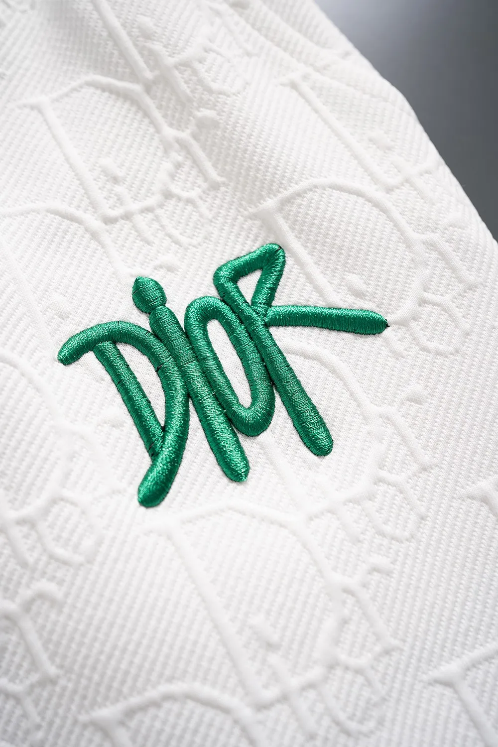 🅿️140 #Z0011 [Restock all year round] Dior Dior knitted embroidered shorts are ultra-high-end quality embroidered, made with double-pressing technology, original replica, three-dimensional foam printing, the latest Alphabet LOGO pattern design, the knitted fabric is stiff and solid, fashionable and urban, the first choice for home and travel! Color: Black White Size: M L XL XXL XXXl