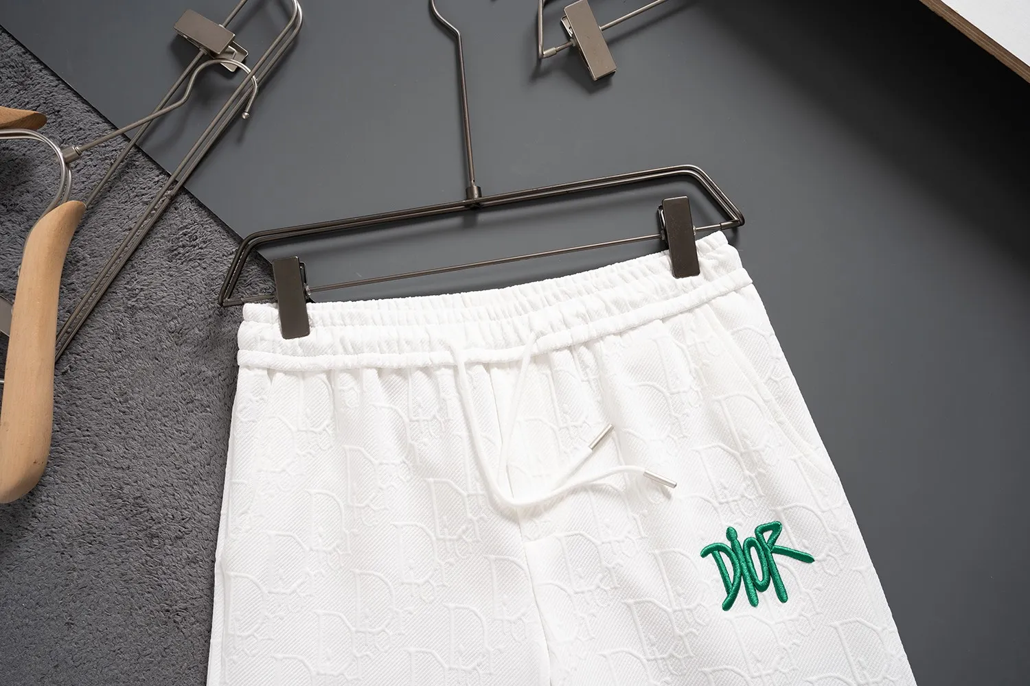🅿️140 #Z0011 [Restock all year round] Dior Dior knitted embroidered shorts are ultra-high-end quality embroidered, made with double-pressing technology, original replica, three-dimensional foam printing, the latest Alphabet LOGO pattern design, the knitted fabric is stiff and solid, fashionable and urban, the first choice for home and travel! Color: Black White Size: M L XL XXL XXXl