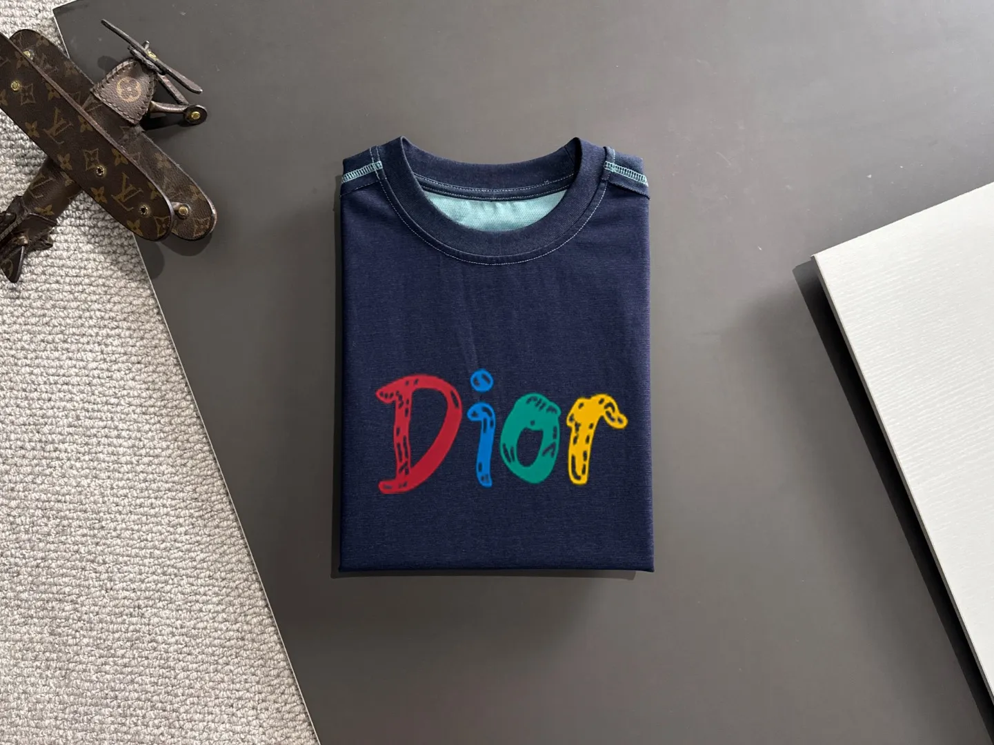 🅿️270 Shipped next day Dior 2025 summer new style (top quality, differentiated currency) The launch of short-sleeved special fabrics Summer catwalk style Exclusive style for men and women Made of imported custom dyed fabric Back neck chain bottom full shoulder bag No deformation or shrinkage when exposed to water SIZE: M to 3XL