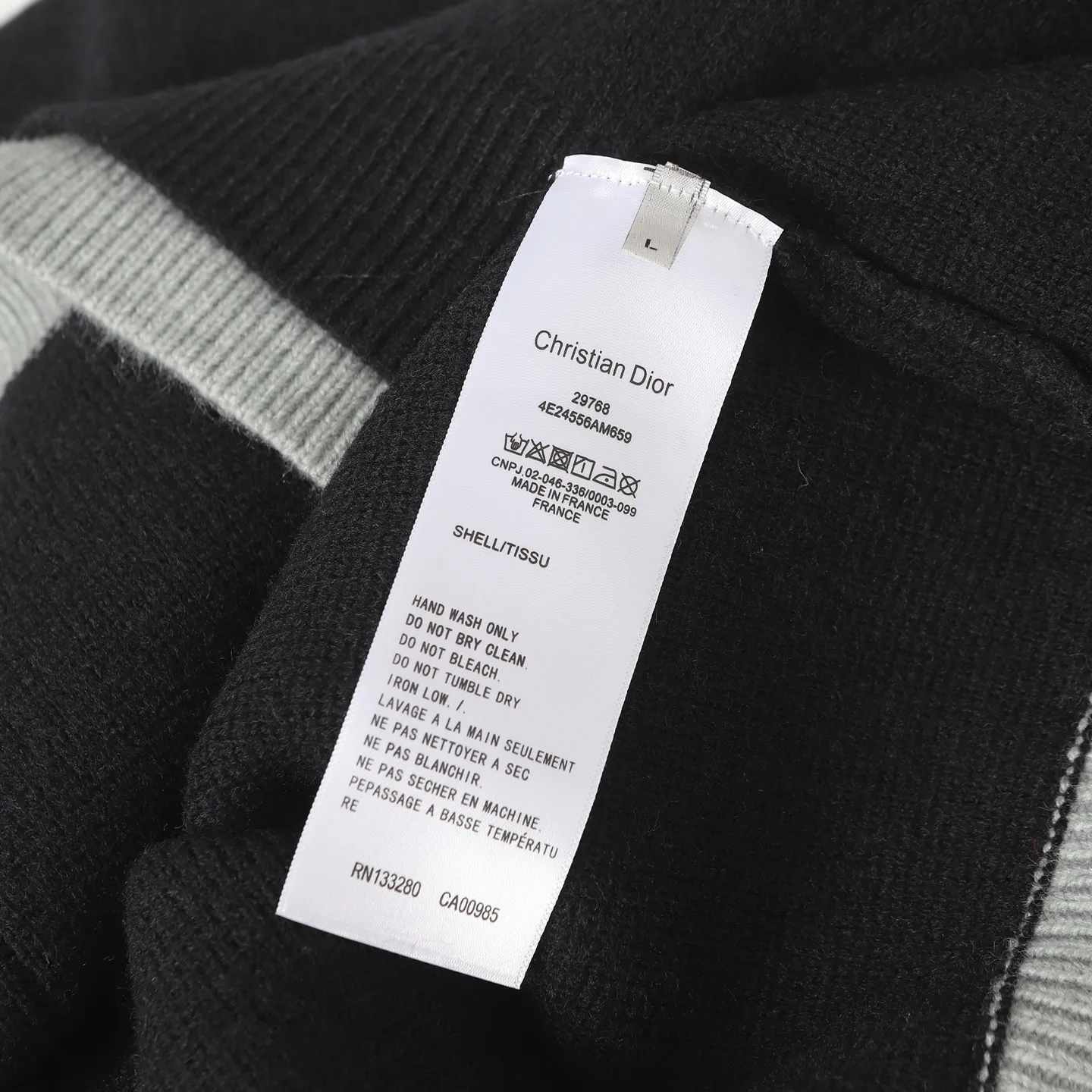🅿️430 [Top quality] CD/Dior letter logo embroidered crew neck sweater. The fabric is made of 55% merino wool fabric, 35% cotton yarn and 10% polyester. This fabric has high thermal insulation effect and upper body comfort. The embroidery uses 3D three-dimensional embroidery, and the chest is embellished with the DDIOR embroidery logo. Garment washing water removes impurities and lint smell, while effectively fixing the pattern and adding hand feel. Dior Couture logo embroidery on the chest enhances style. Wear it with jeans and sneakers for a sophisticated yet casual modern look. Size:S/M/L/XL