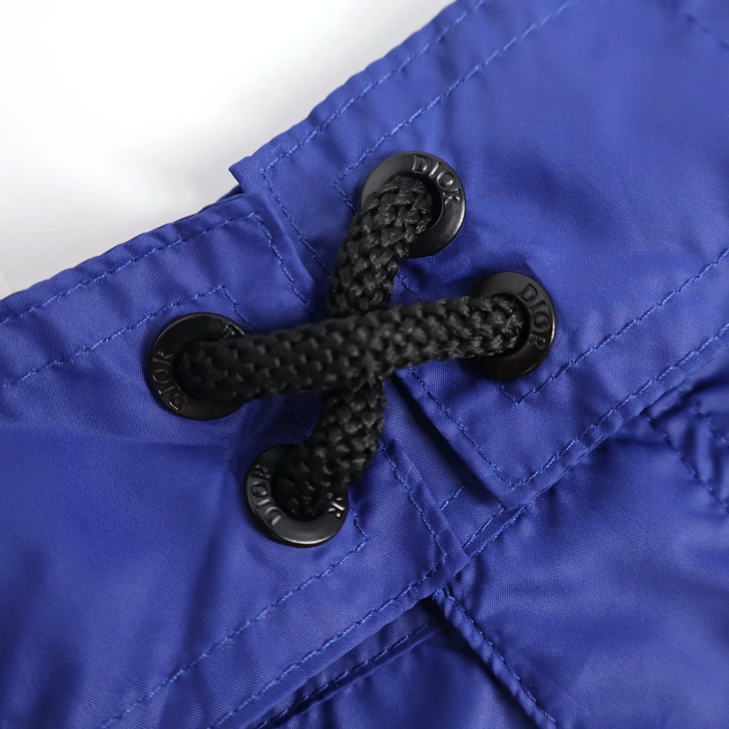 🅿️330 [Exclusive supply] CD small embroidered cargo shorts (blue). The original version was purchased and developed for 6499. It is carefully made of rley ocean astic technology fabric. This fabric is made of recycled materials. Paired with classic CD embroidery, with drawstrings and side flap pockets, the fabric is comfortable and soft, and the colors are consistent with no color difference. It can be matched with the same style to create a fashionable look, and can be used in various occasions. Customized accessories, complete with three labels, the same style for men and women. Size:S-M-L-XL