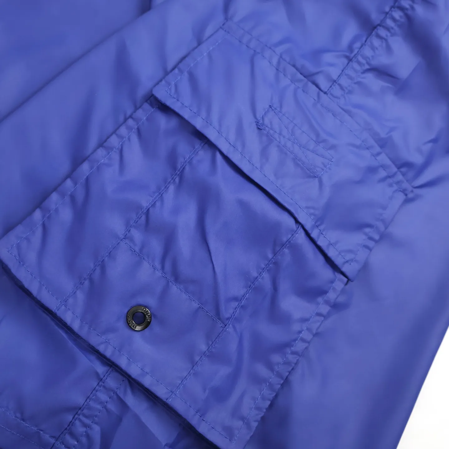 🅿️330 [Exclusive supply] CD small embroidered cargo shorts (blue). The original version was purchased and developed for 6499. It is carefully made of rley ocean astic technology fabric. This fabric is made of recycled materials. Paired with classic CD embroidery, with drawstrings and side flap pockets, the fabric is comfortable and soft, and the colors are consistent with no color difference. It can be matched with the same style to create a fashionable look, and can be used in various occasions. Customized accessories, complete with three labels, the same style for men and women. Size:S-M-L-XL