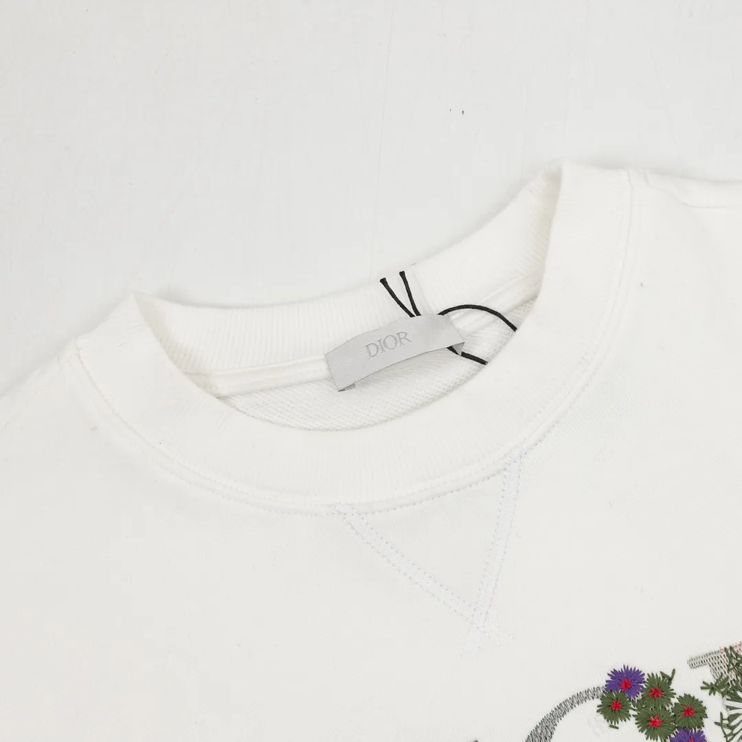 🅿️500 DIOR/Dior Gradient floral letter embroidery round neck sweatshirt, custom-woven and dyed fabric, customized triangle thread on the neck + thread on both sides, imported Tajima embroidery on the chest, letter pattern base + partial floral embroidery after gradient dyeing process, three-label accessories and hardware are all molded and customized Size: XS-L