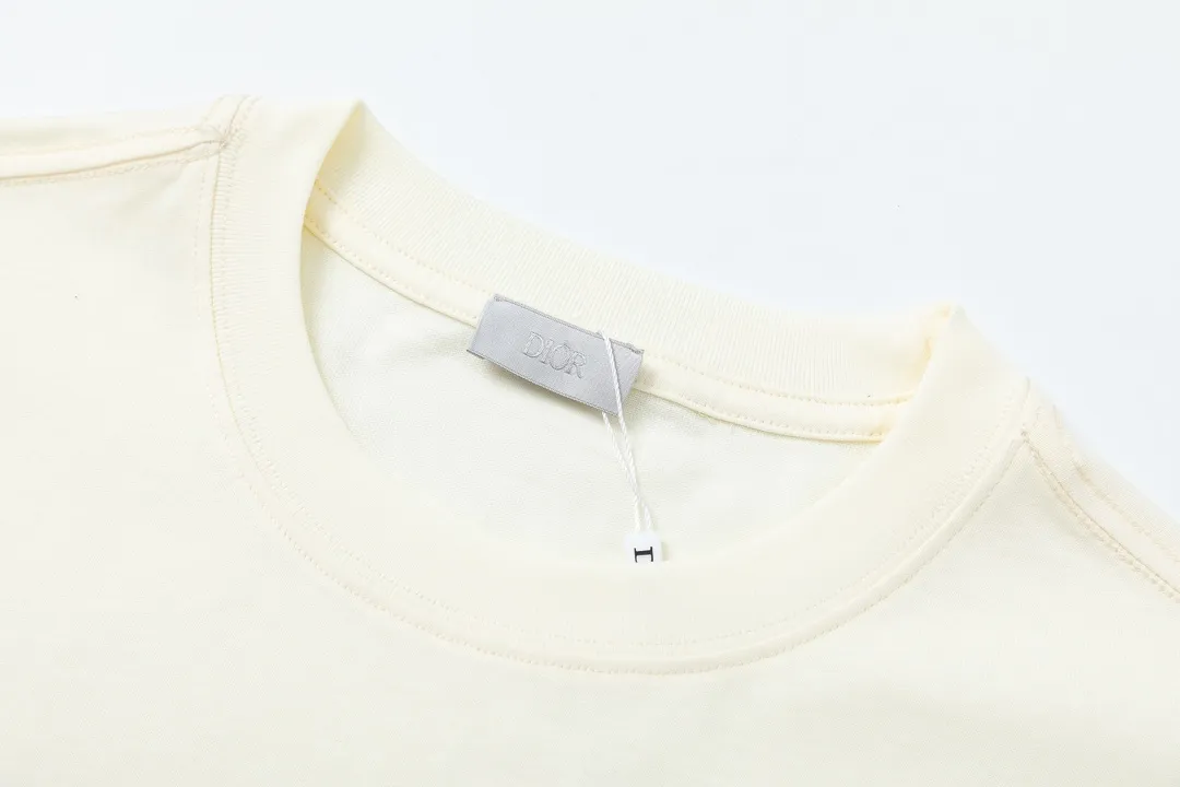 🅿️170 Dior Dior joint stone island series 2025 new three-dimensional silicone letter logo Uniform short-sleeved T-shirt for men and women ·Customized 280 grams of 100% double yarn pure cotton fabric ·Defined dyeing of 32 double-strand threads ·Laser three-dimensional convex glue technology ·Collar label, hangtag, main mark and three complete labels Color: apricot Size: XS S M L