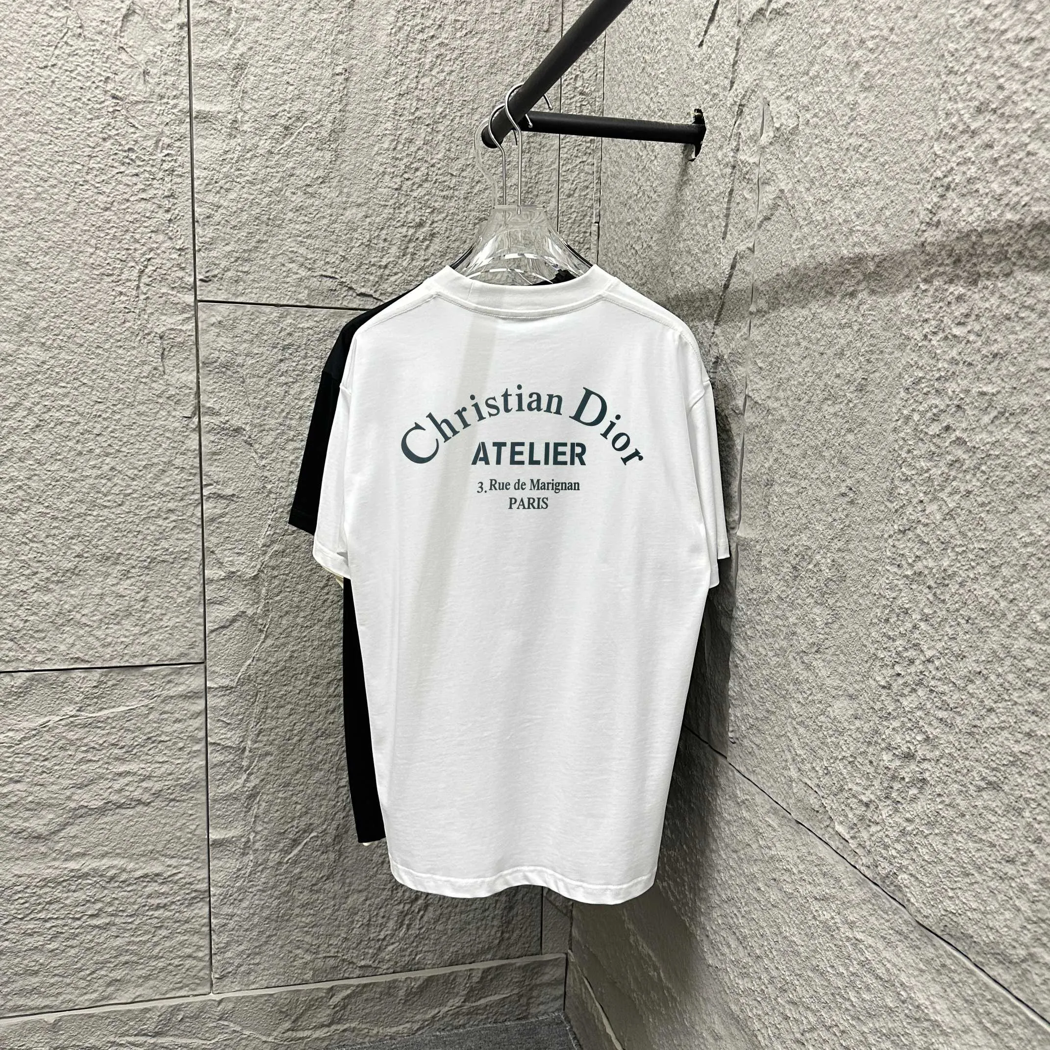 🅿️190 Dio* Dior 2025 spring and summer new style Classic letter flocking process before and after simple and elegant Customized double yarn plain cotton fabric Short-sleeved T-shirt Uniform for men and women Color: black white Size: S (90-130 catties) M (120-150 catties) L (140-165 catties) XL (160-180 catties) XXL (180-210 pounds)