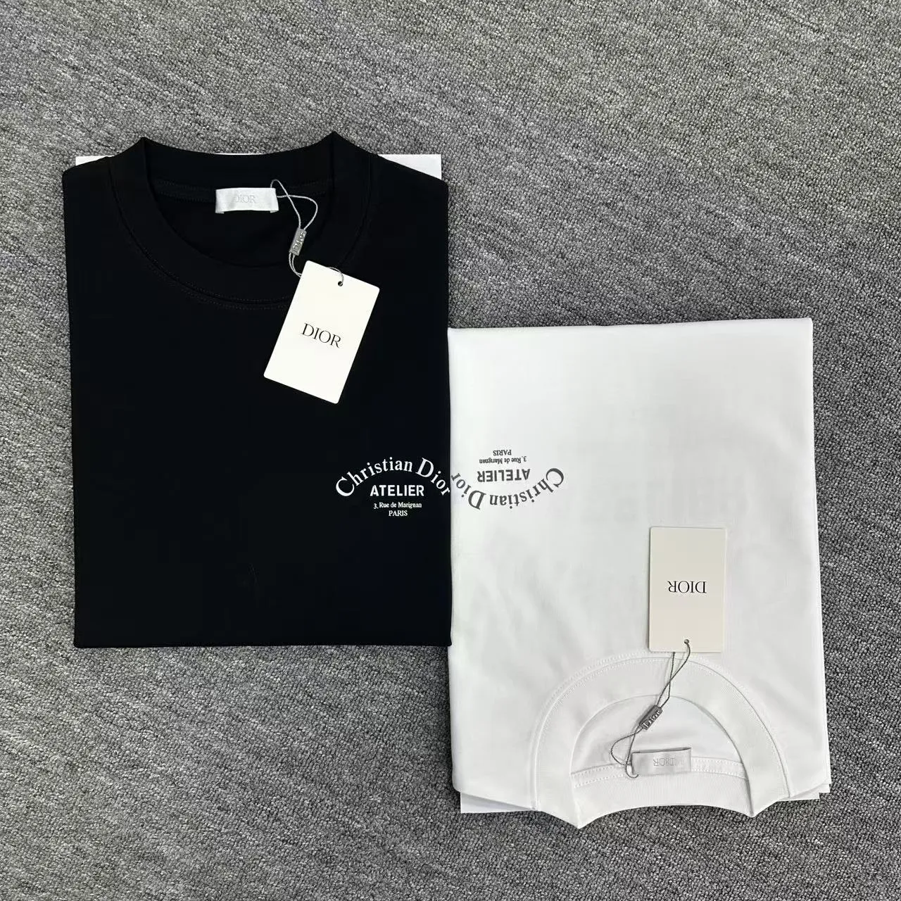 🅿️190 Dio* Dior 2025 spring and summer new style Classic letter flocking process before and after simple and elegant Customized double yarn plain cotton fabric Short-sleeved T-shirt Uniform for men and women Color: black white Size: S (90-130 catties) M (120-150 catties) L (140-165 catties) XL (160-180 catties) XXL (180-210 pounds)