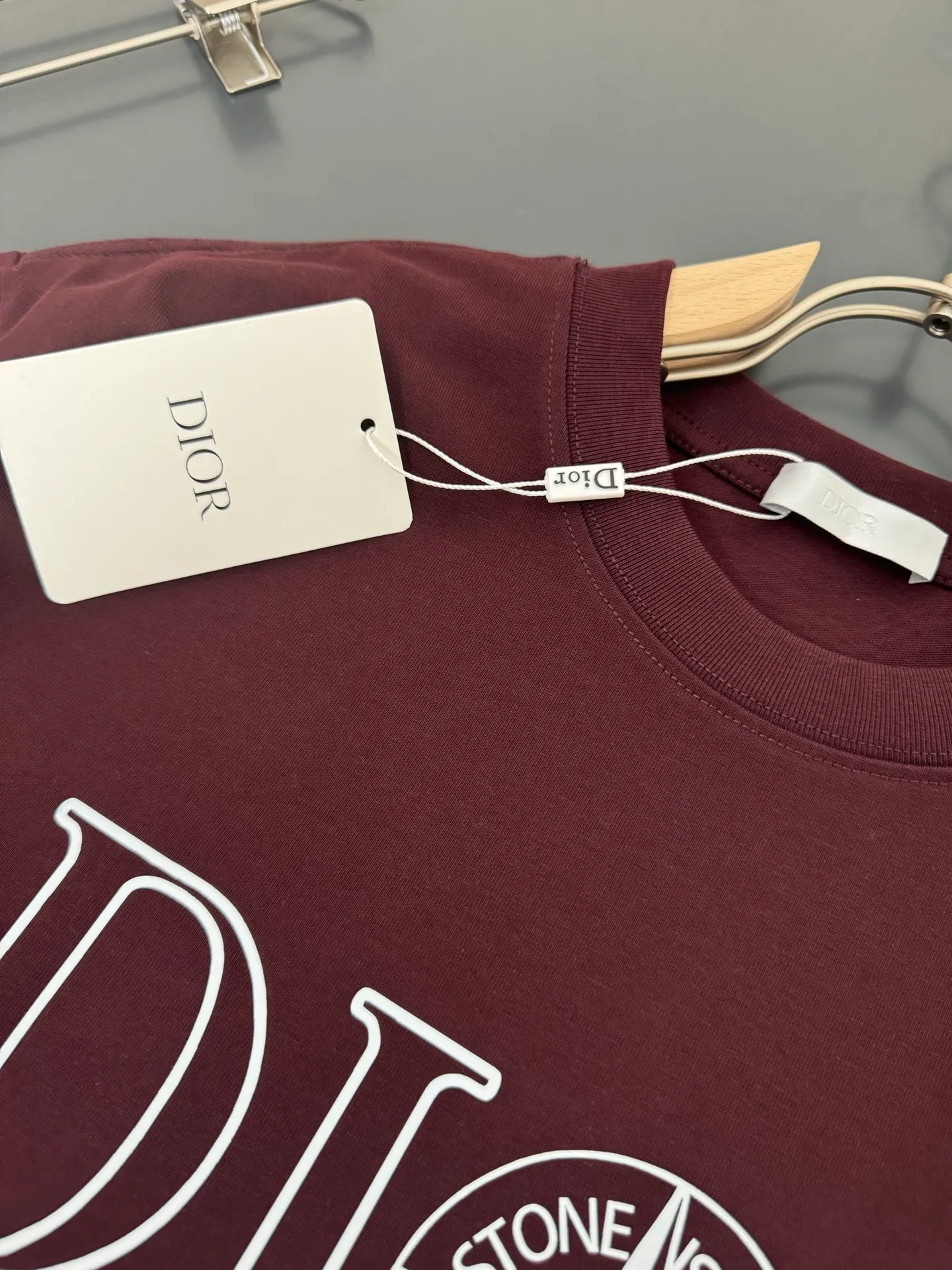 🅿️200 DIOR*Dior*320g heavyweight pure cotton T-shirt, thick, breathable and loose fit. Printed logo design. Spring and summer new round neck fashionable short-sleeved T-shirt. Comfortable against the skin, durable and easy to wear. Meticulous original craftsmanship, a must-have for casual and versatile colors. Color: black, white, rose. Size: S M L XL XXL.