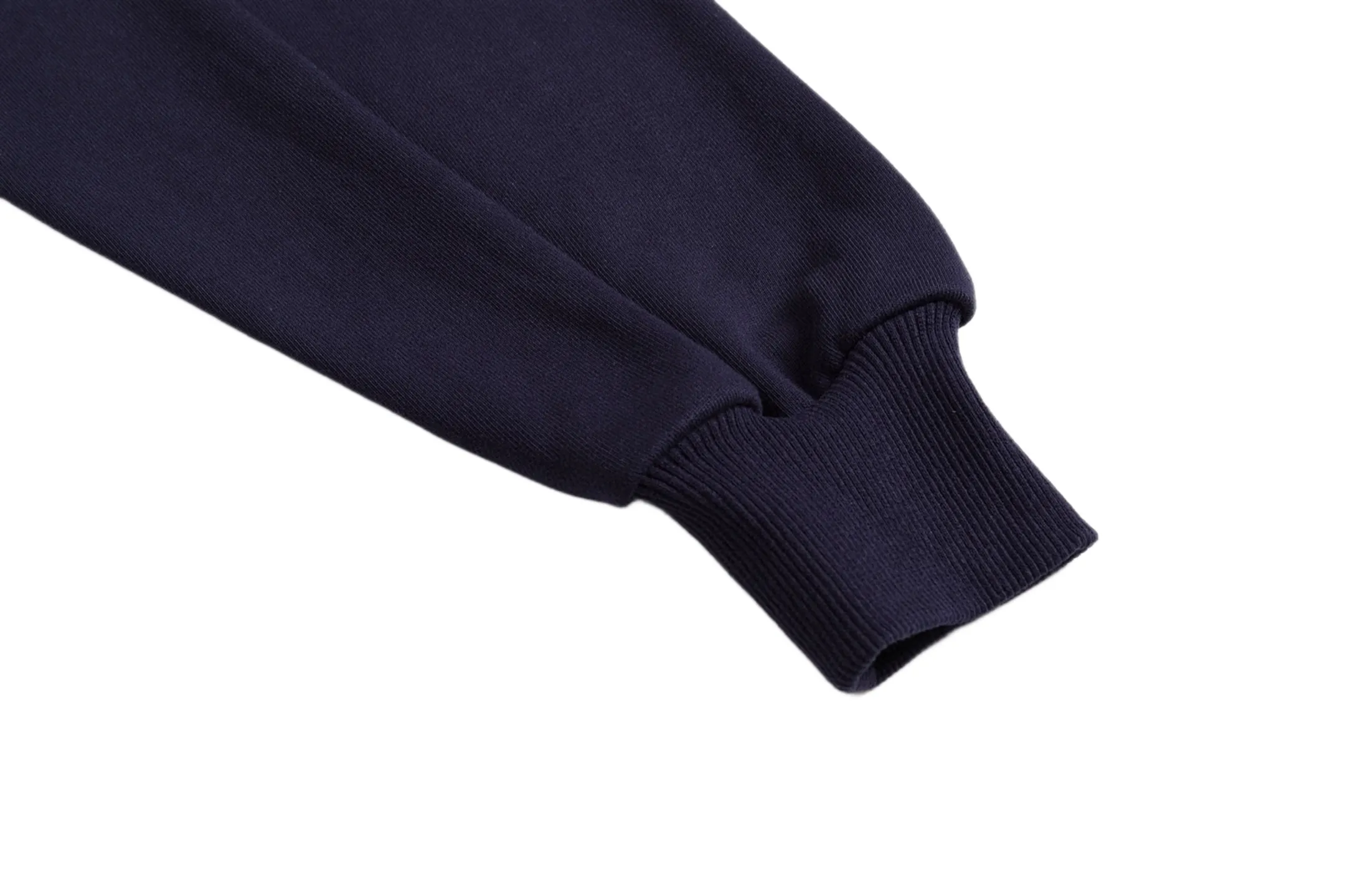 🅿️440 [Exclusive supply] CD Friend Embroidered Hooded Sweatshirt (Navy Blue) The original version was purchased and developed by 6922. The fabric is made of 380g combed cotton trendy brand sweatshirt material and matched with 440g stretch rib. This hooded sweatshirt displays the Dir For My Real Friends logo from the DIR AND HYLTON NEL collaboration. Crafted from navy cotton fleece, it features contrasting embroidery on the front and a practical kangaroo pocket. Cut for a relaxed fit with a ribbed hem and cuffs, it pairs well with a variety of casual outfits. DIO AND HYLTON NEL collaboration Dir For My Real Friends logo embroidery. Size:S-M-L-XL
