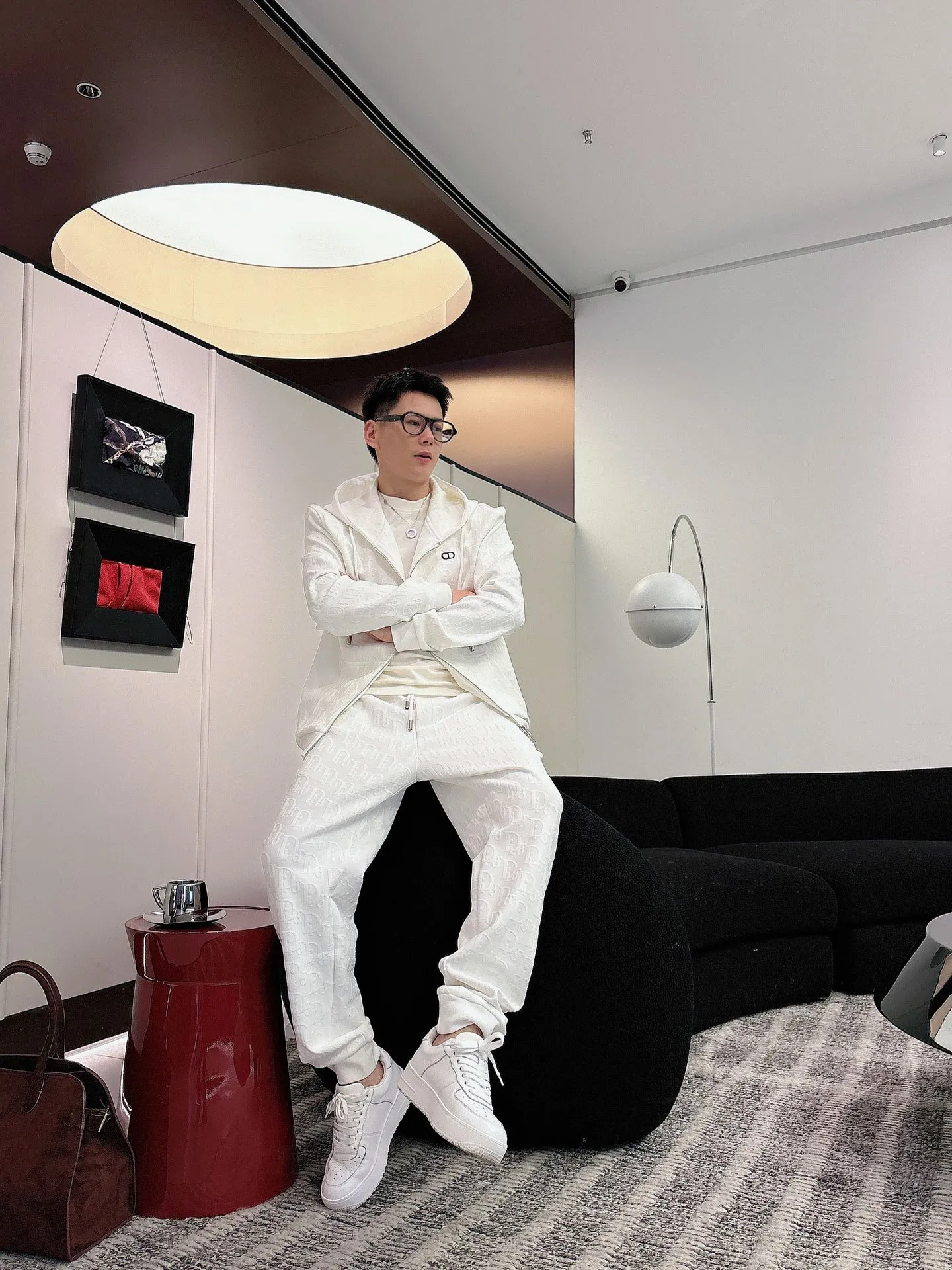 🅿️720 [DIOR Dior] Hot-selling suit is coming. Focus on the original version of the official website. 2025 new hot-selling cardigan and sweatshirt suit. The original order is the best 🇭🇰. It is the meticulous work of top designers for a fitting and perfect upper body effect. All-natural high-quality Tencel Roman cotton 100%, close-fitting comfort, noble and elegant! Original hardware embodies elegance and nobility! Counter size: M-3XL (maximum wear up to 190 pounds)