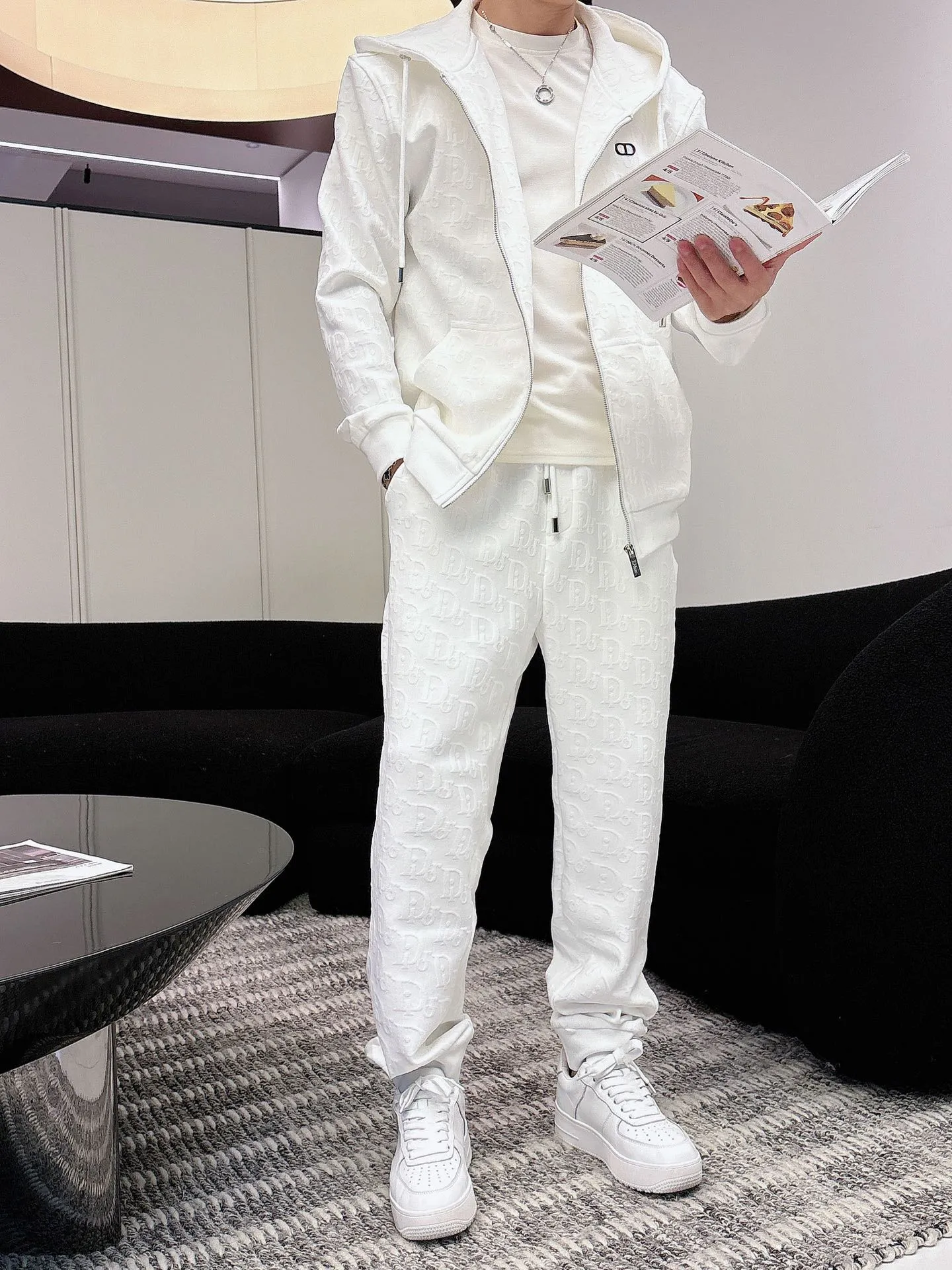 🅿️720 [DIOR Dior] Hot-selling suit is coming. Focus on the original version of the official website. 2025 new hot-selling cardigan and sweatshirt suit. The original order is the best 🇭🇰. It is the meticulous work of top designers for a fitting and perfect upper body effect. All-natural high-quality Tencel Roman cotton 100%, close-fitting comfort, noble and elegant! Original hardware embodies elegance and nobility! Counter size: M-3XL (maximum wear up to 190 pounds)