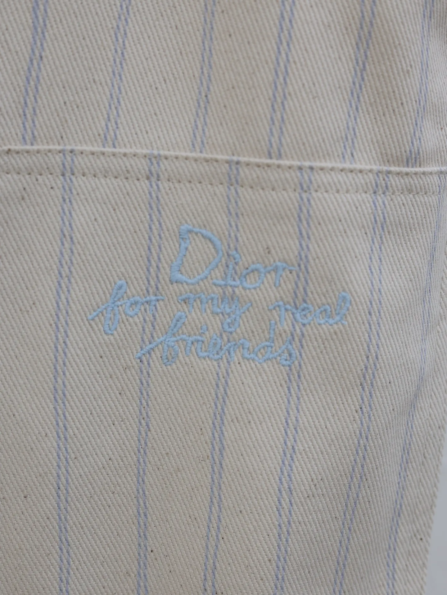 🅿️380 Dio*/Dior 2025 SS new spring and summer jersey shorts. Customized beige cotton fabric, classic pinstripe design all over. Engraved hardware buttons, classic letter logo embroidery in the same color. Matched with brown leather patch on the back, three-dimensional tailoring. Very wide version. Size: S/M/L/XL