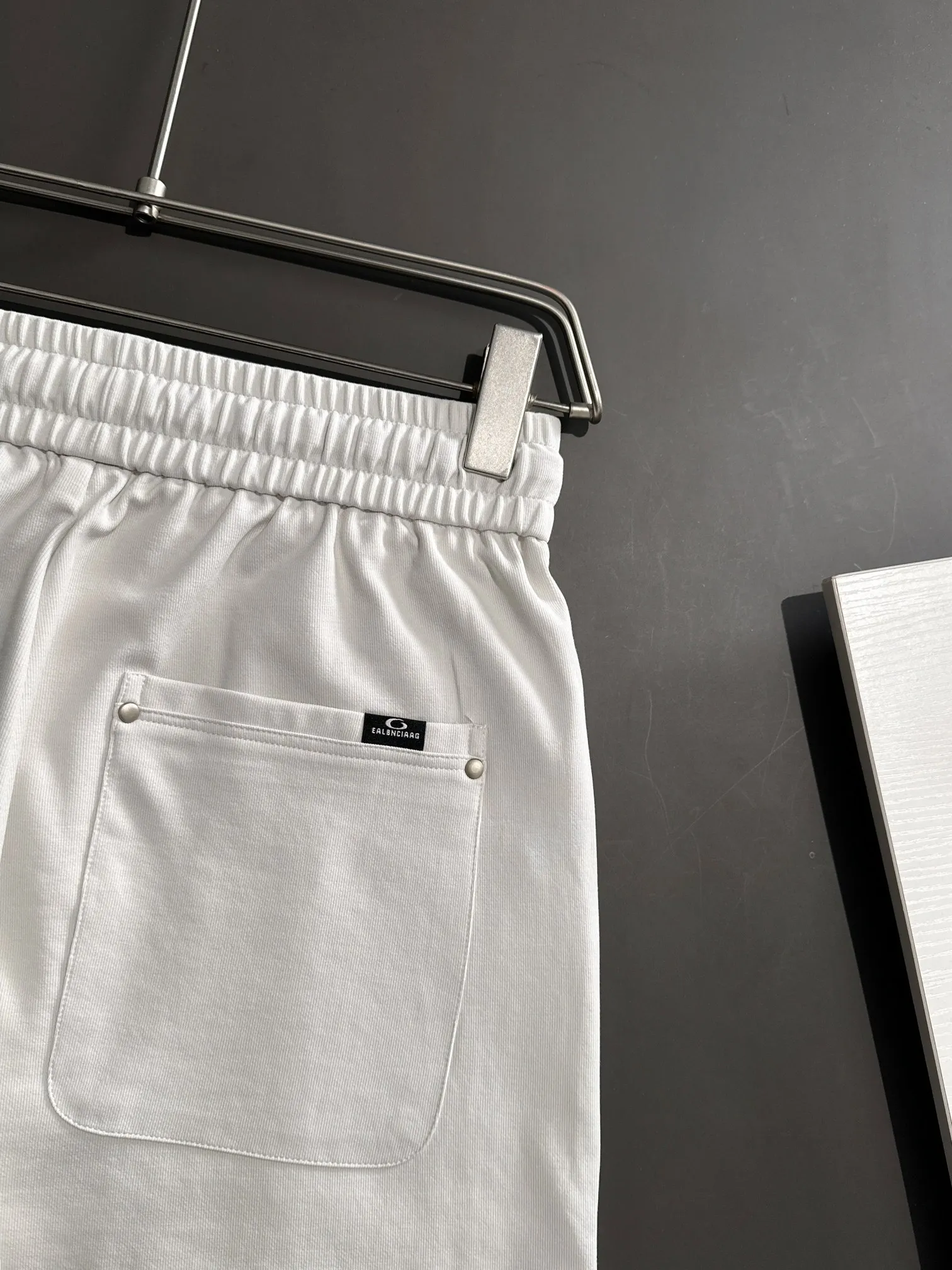 🅿️380 next day shipping Dior 2025 spring and summer new elastic band casual pants, thin counter custom fabrics, high breathability and comfort, impeccable details, brand element design concept, reflecting high quality. It feels delicate and soft! It presents a casual cut and the upper body shape is great! Size: M-4XL