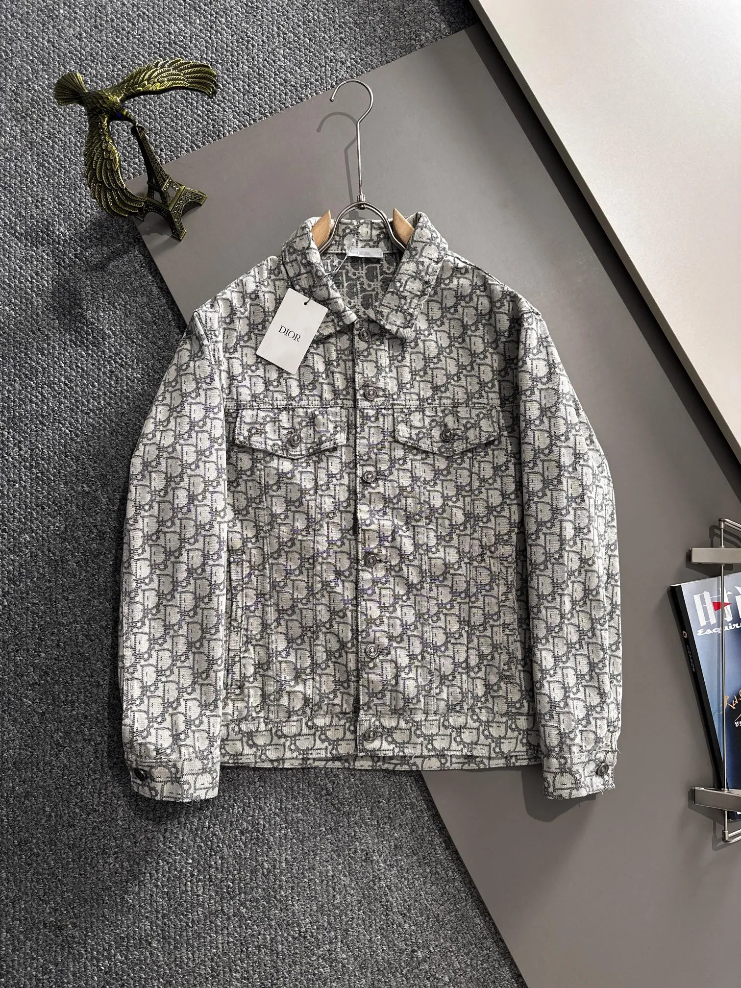 🅿️380 Dior 2025 catwalk style high-end customized jacquard denim jacket, the texture is first-class, the fabric is made of original jacquard material, brand LOGO engraved, the classic lapel denim jacket is simple and fashionable, low-key luxury, deeply sought after by big stars and Internet celebrities, one of the must-have items for fashionistas! Size: M-3XL