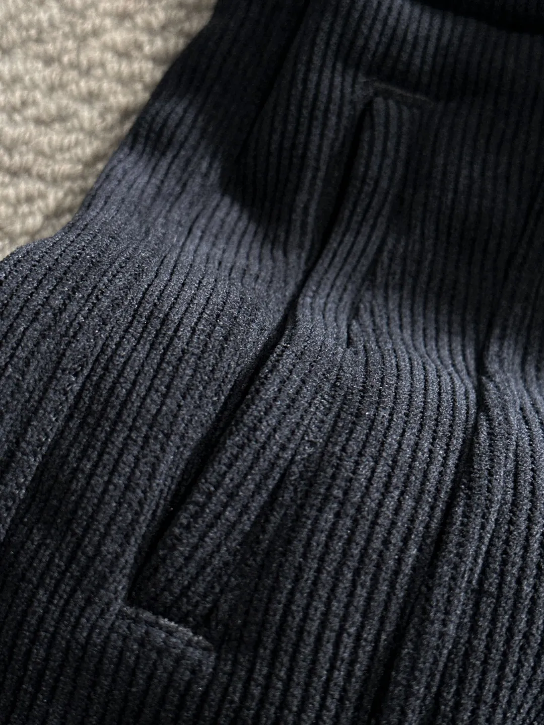 🅿️380 next day shipping Dior 2025 new early spring elastic band casual pants, thickened with velvet to keep warm. The custom-made fabrics at the counter are highly breathable and comfortable, with impeccable details and brand element design concepts, reflecting high quality. It feels delicate and soft! It presents a casual cut and the upper body shape is great! Size: M-4XL