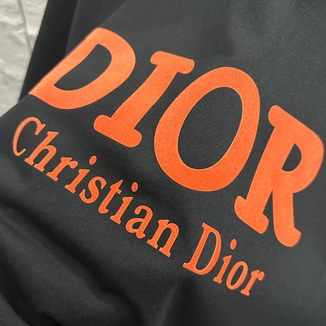 🅿️190 Dio*Dior 2025 spring and summer new style Classic orange letter flocking technology Customized double yarn plain cotton fabric Short-sleeved T-shirt Uniform for men and women Color: black white Size: S (90-130 catties) M (120-150 catties) L (140-165 catties) XL (160-180 catties) XXL (180-210 pounds)