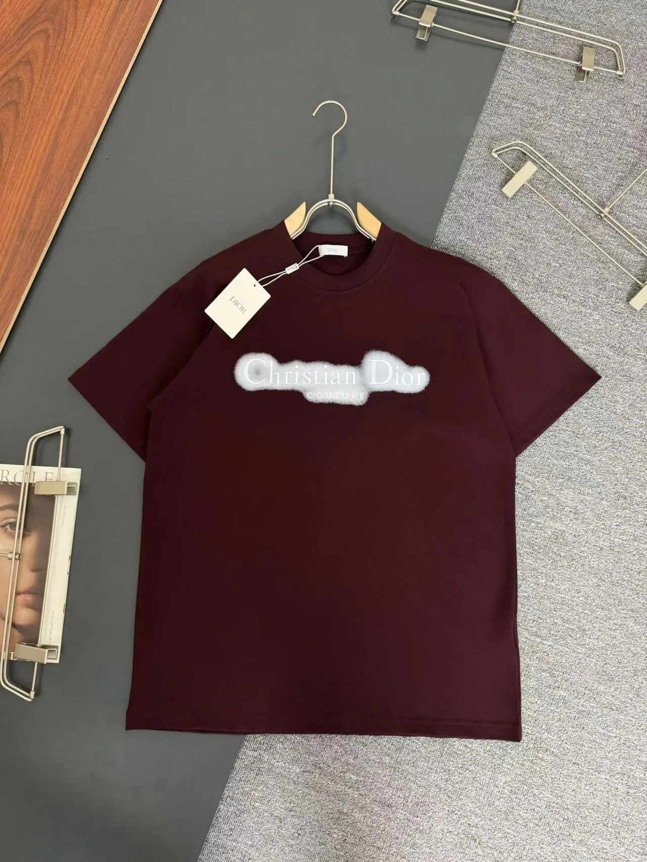 🅿️200 DIOR*Dior*320g heavyweight pure cotton T-shirt, thick, breathable and loose fit. Printed logo design. Spring and summer new round neck fashionable short-sleeved T-shirt. Comfortable against the skin, durable and easy to wear. Meticulous original craftsmanship, a must-have for casual and versatile colors. Color: Black, White, Anchor Red. Size: S M L XL XXL.